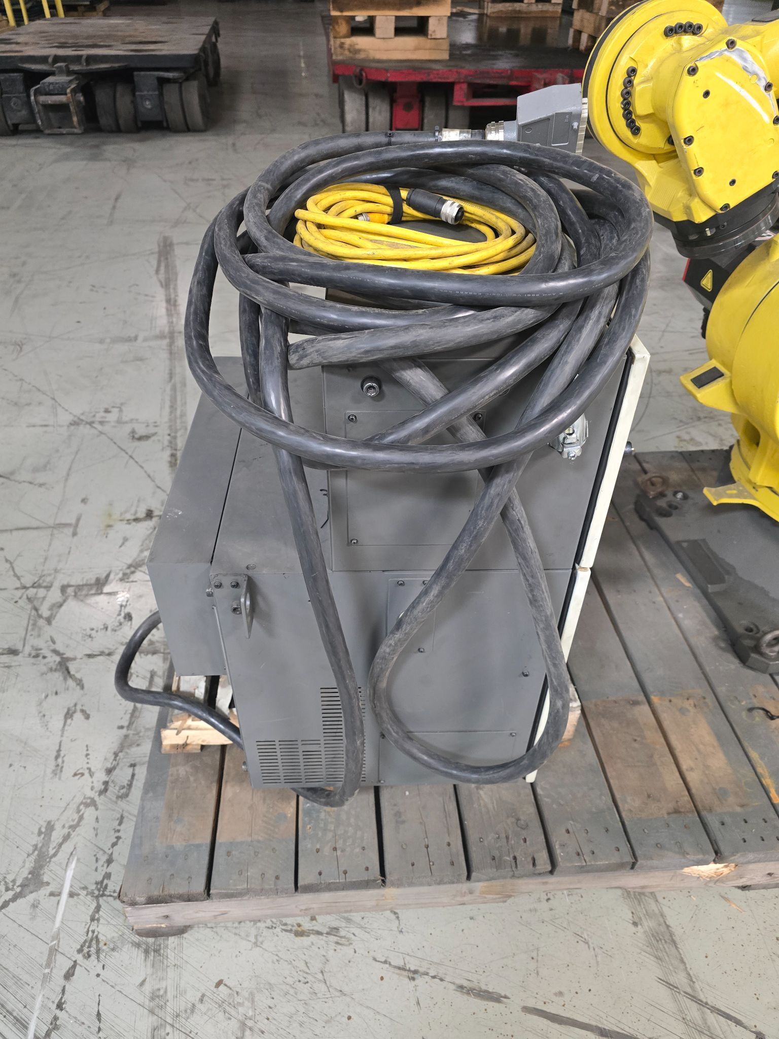 FANUC R-2000IC/210F ROBOT AND R30IB CONTROLLER - MISSING TEACH PENDANT - USED 8