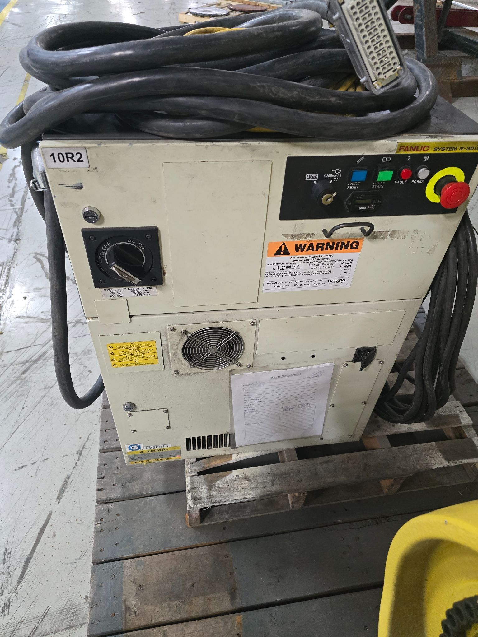 FANUC R-2000IC/210F ROBOT AND R30IB CONTROLLER - MISSING TEACH PENDANT - USED 9