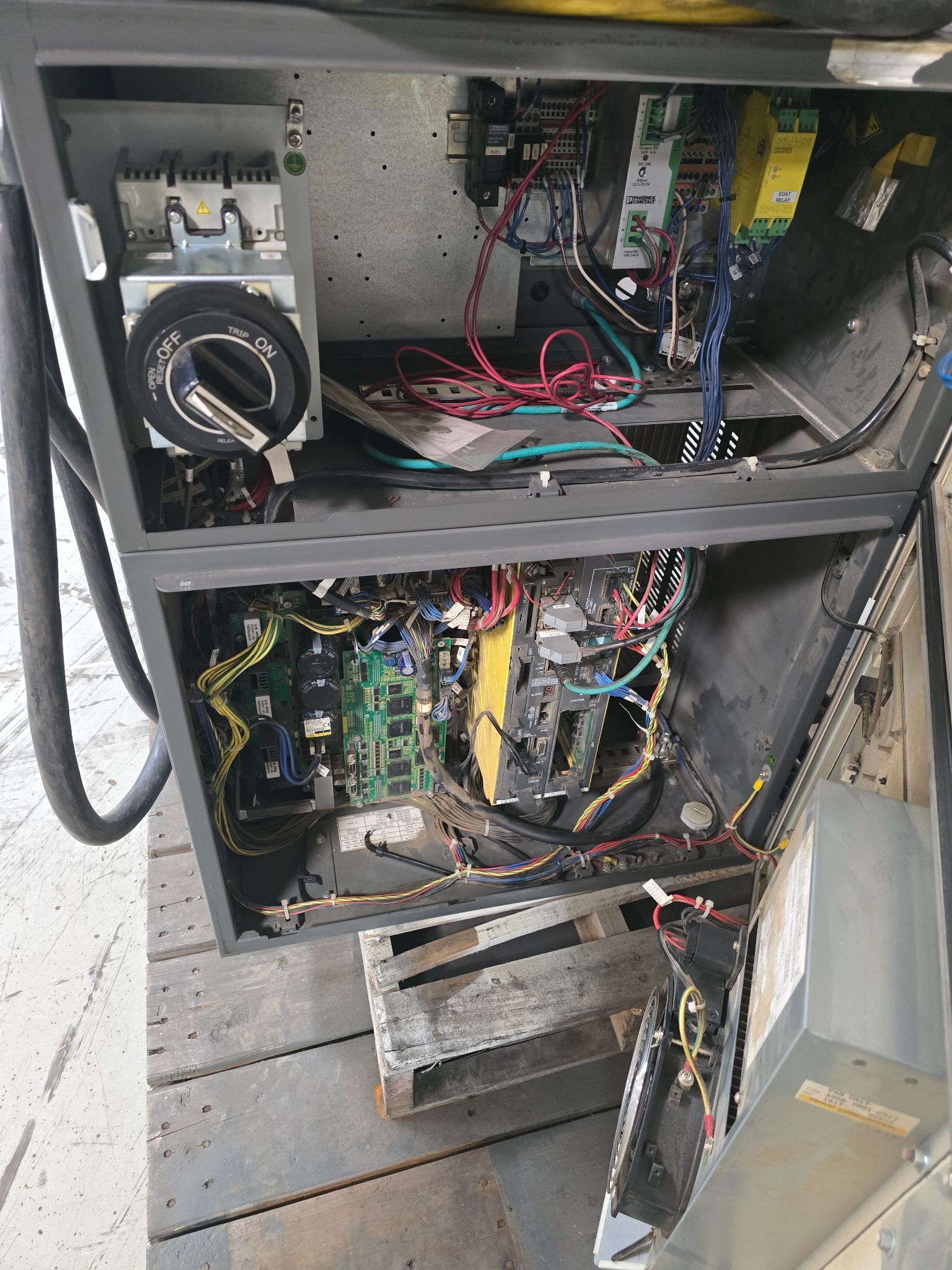 FANUC R-2000IC/210F ROBOT AND R30IB CONTROLLER - MISSING TEACH PENDANT - USED 11