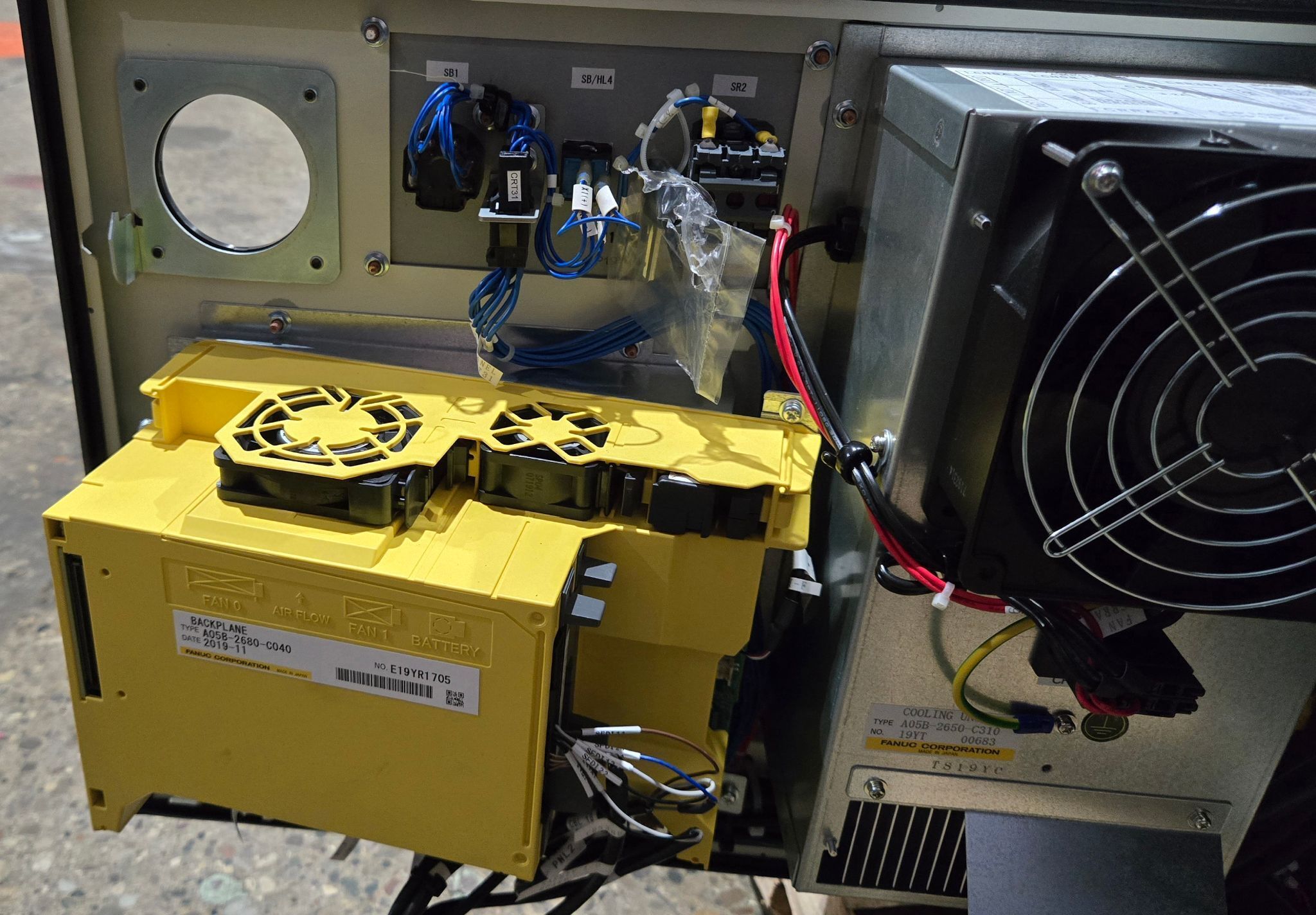 FANUC LR Mate 200iD/7L Robot w/ R-30iB Mate PLUS Controls & Pendant USED 8