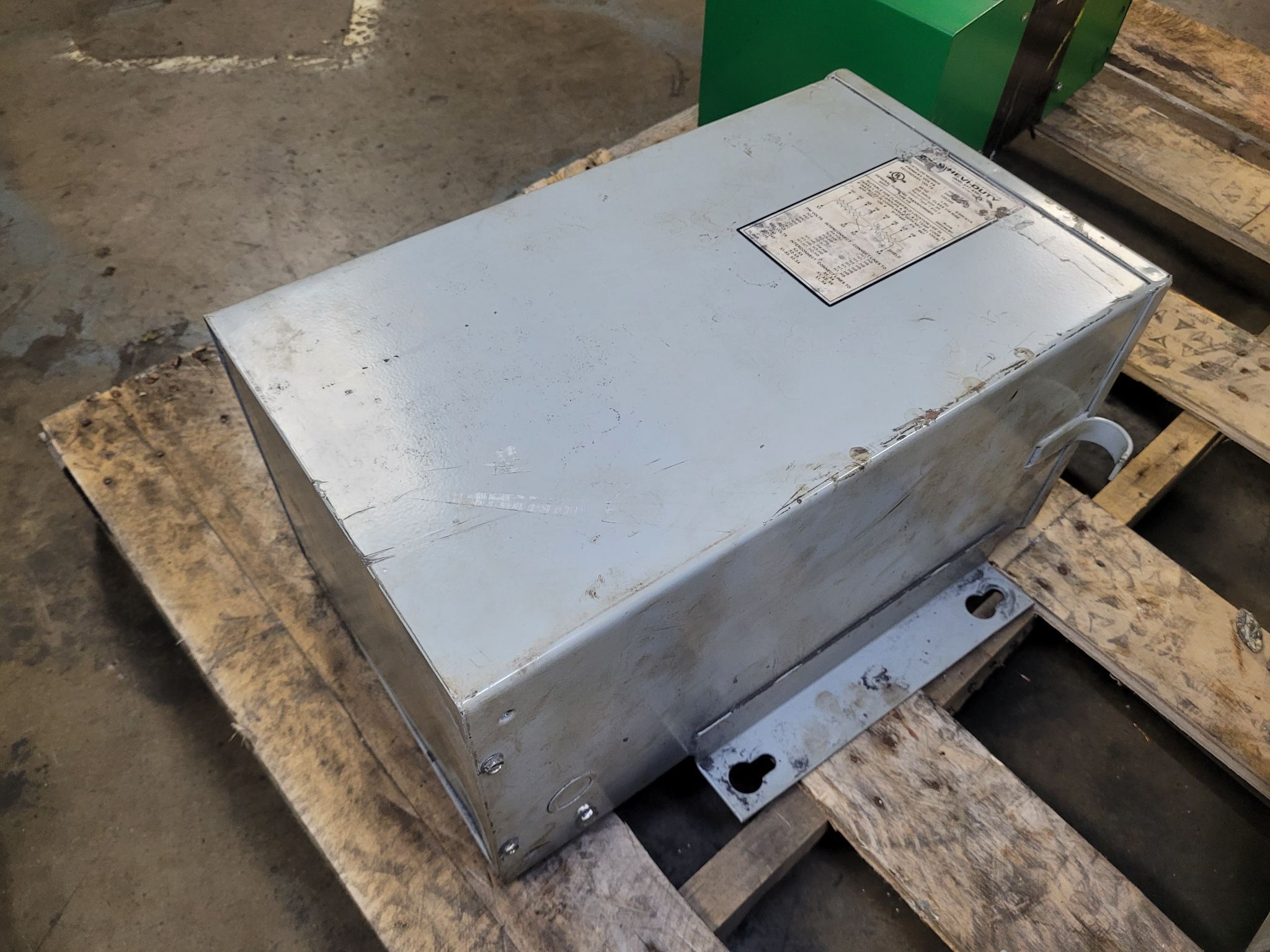 SolaHD - HS5F5AS Transformer 240X480V - 120/240V, 5 kVA USED 0