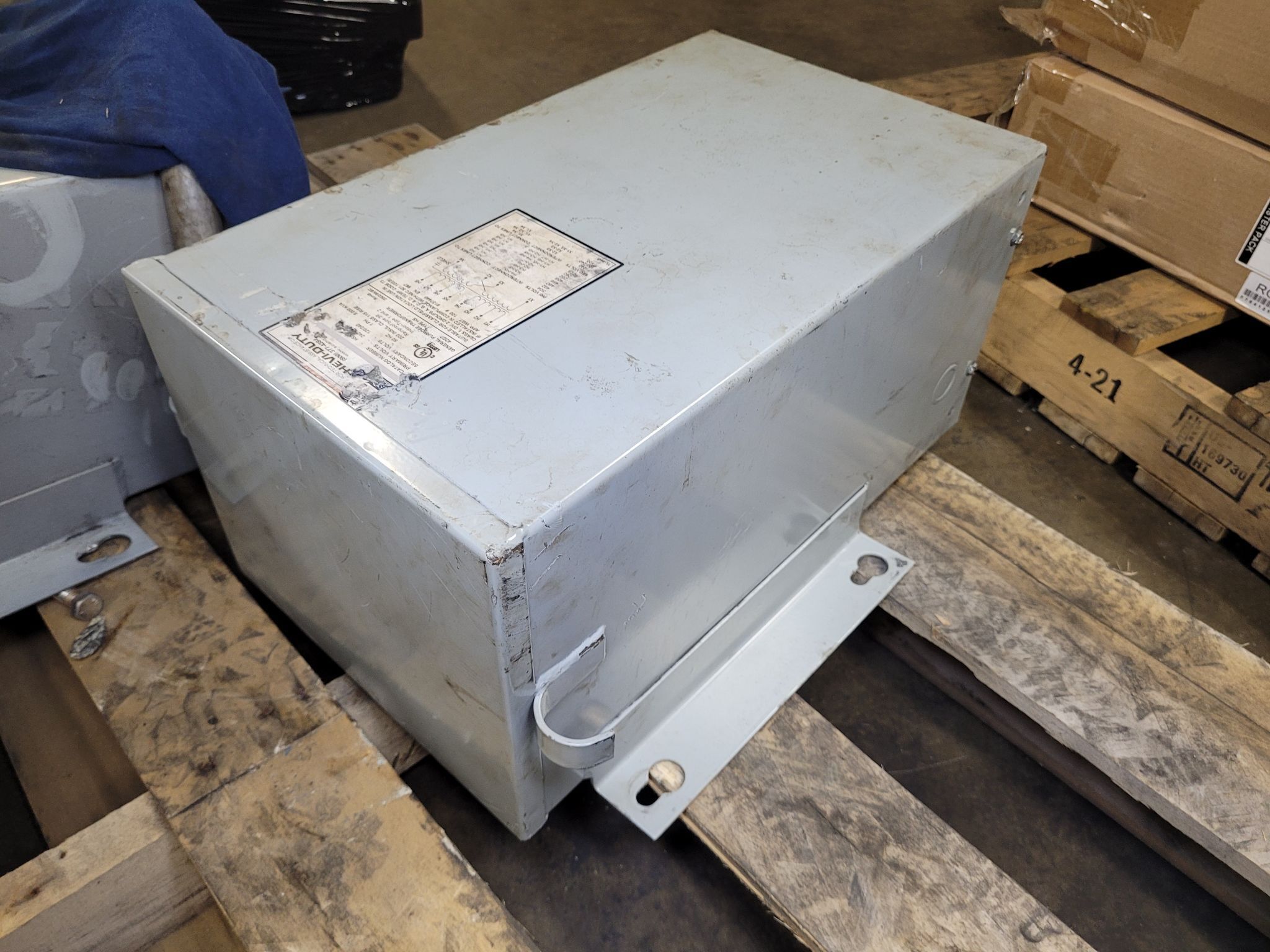 SolaHD - HS5F5AS Transformer 240X480V - 120/240V, 5 kVA USED 1