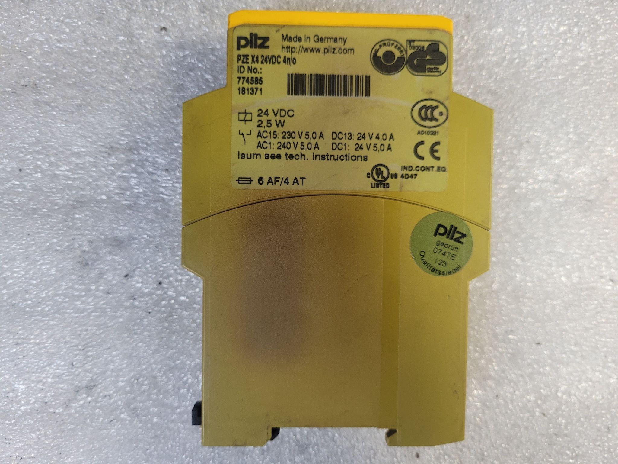 PILZ PZE-X4P-24VDC-4N/O Safety Relay Module 774585 USED 2