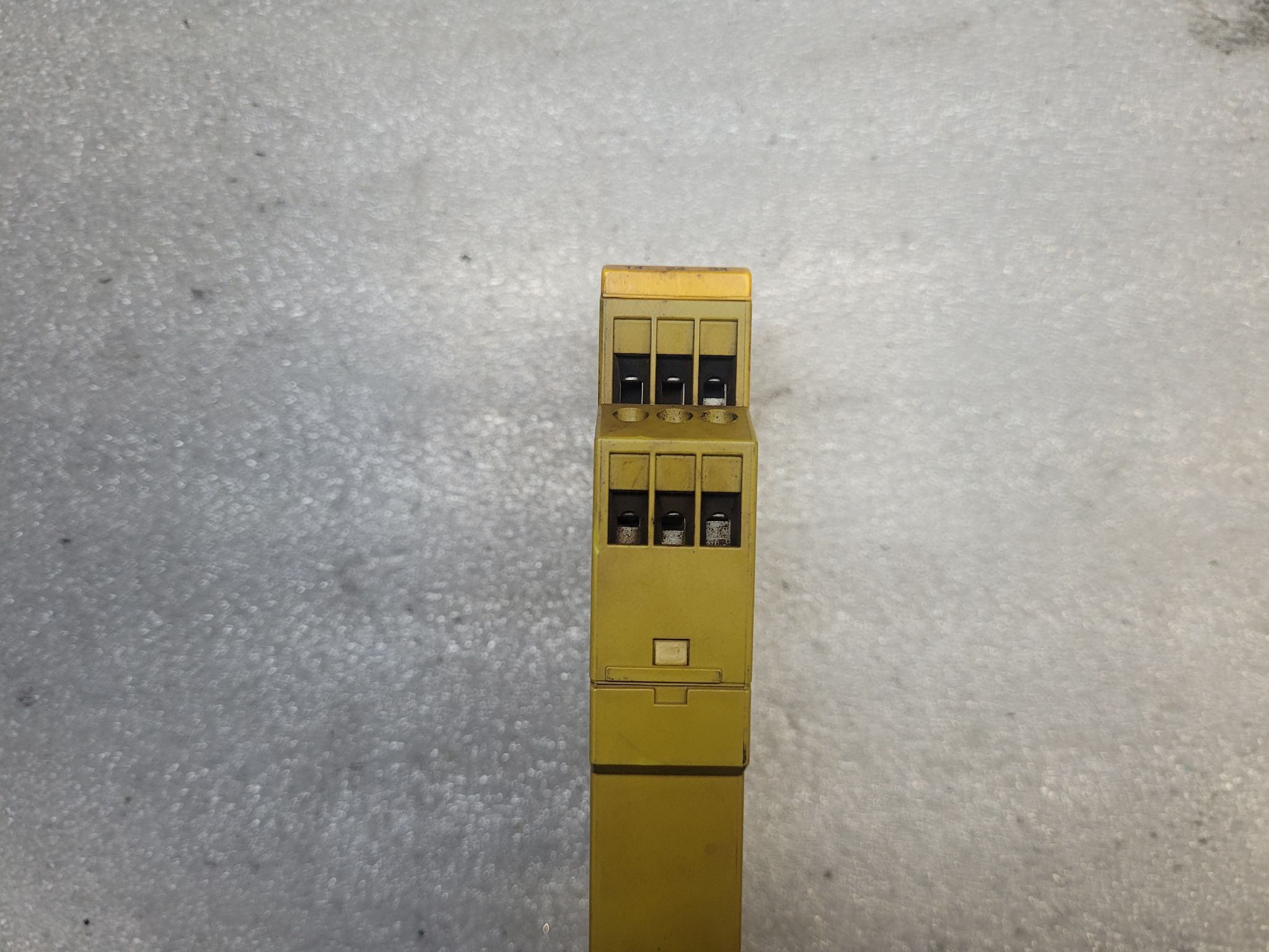 PILZ PZE-X4P-24VDC-4N/O Safety Relay Module 774585 USED 3