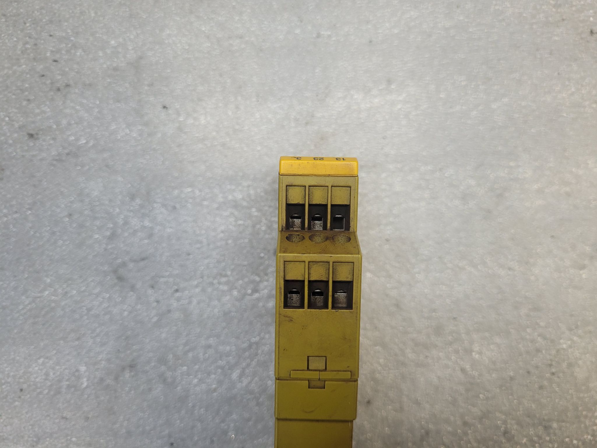PILZ PZE-X4P-24VDC-4N/O Safety Relay Module 774585 USED 4