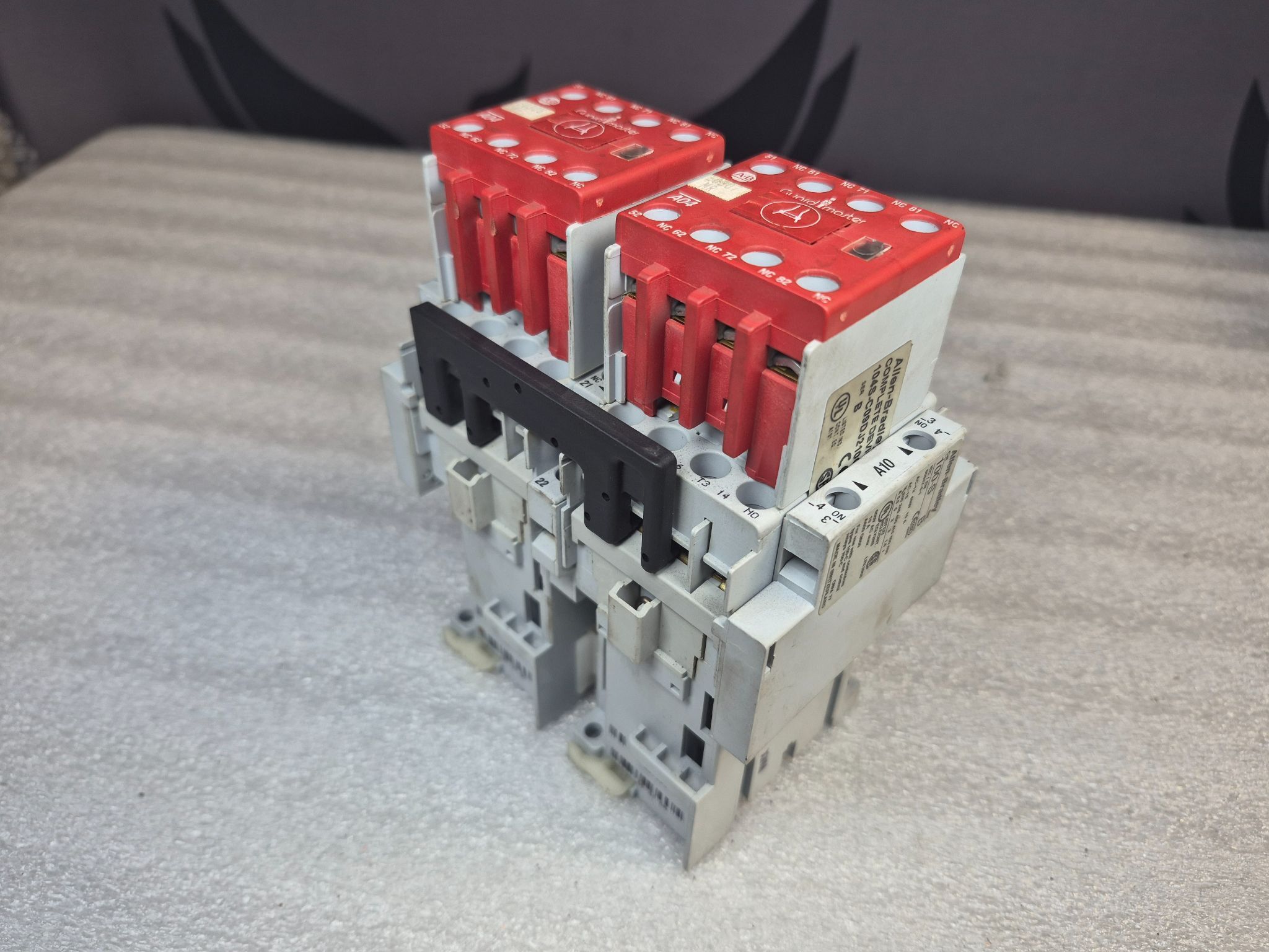 ALLEN BRADLEY 104S‑C09DJ210C Safety Contactor USED 0