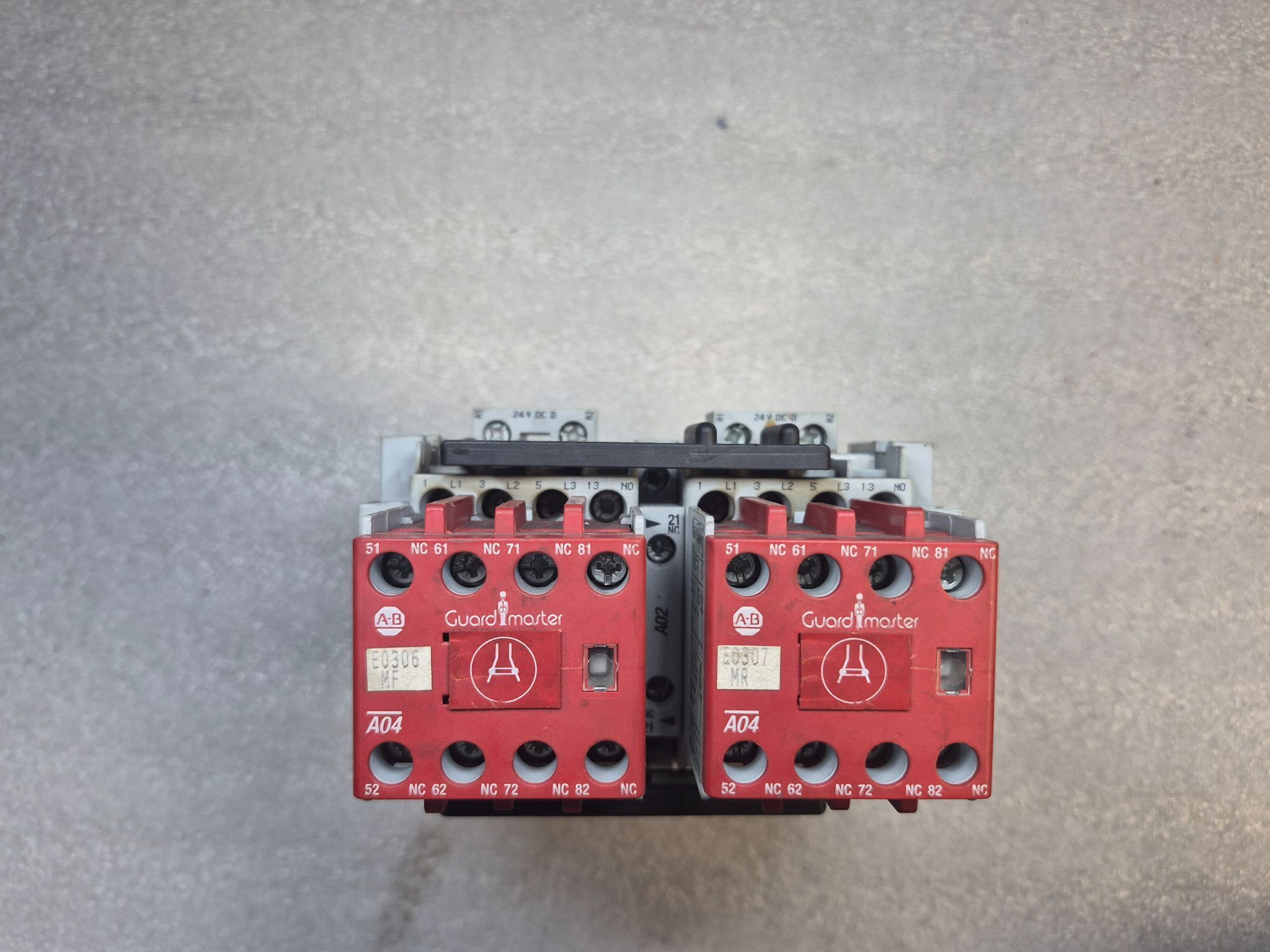 ALLEN BRADLEY 104S‑C09DJ210C Safety Contactor USED 2