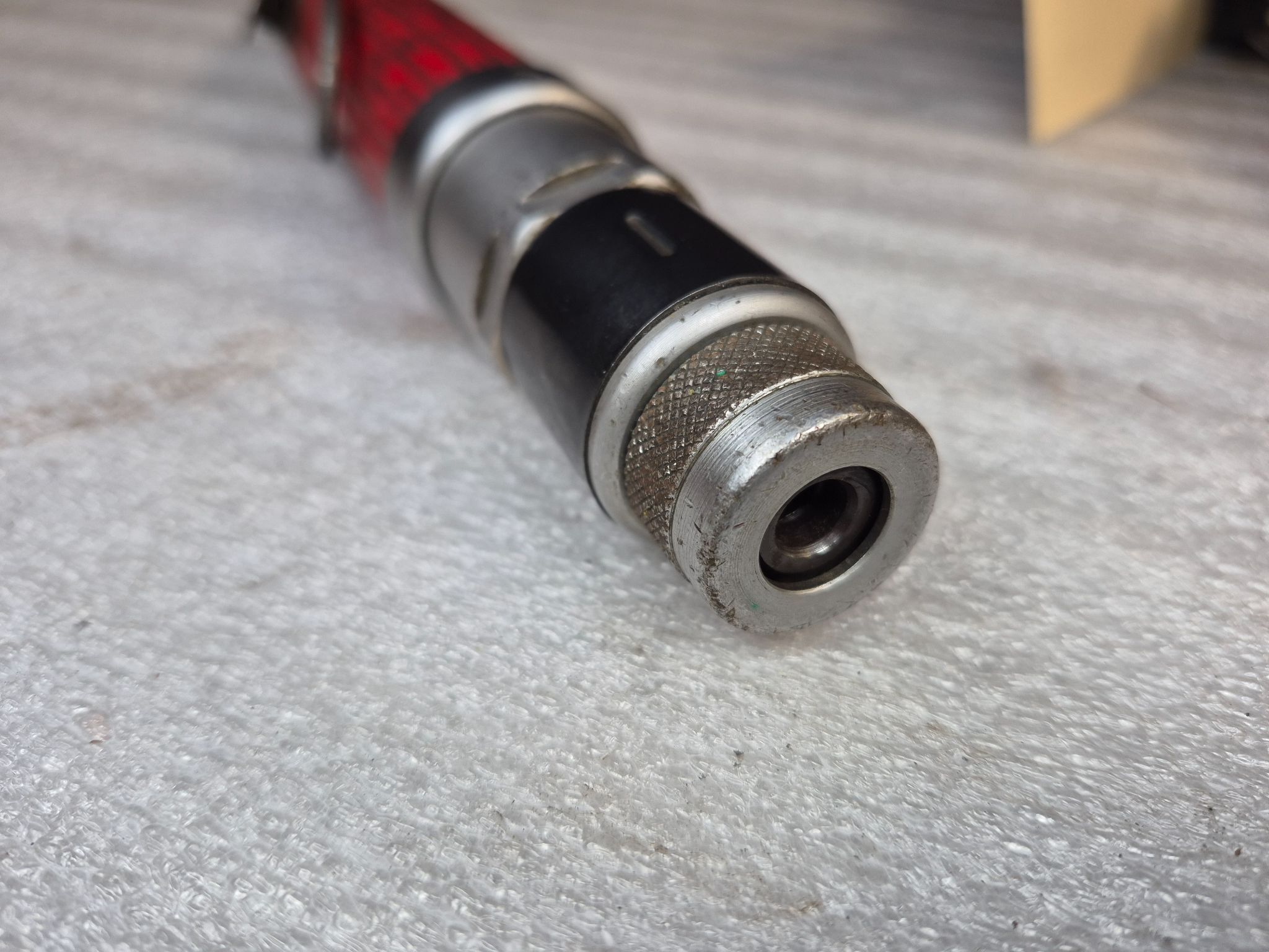 DESOUTTER 2SAD8‑L Pneumatic Screwdriver 1000 RPM USED 2