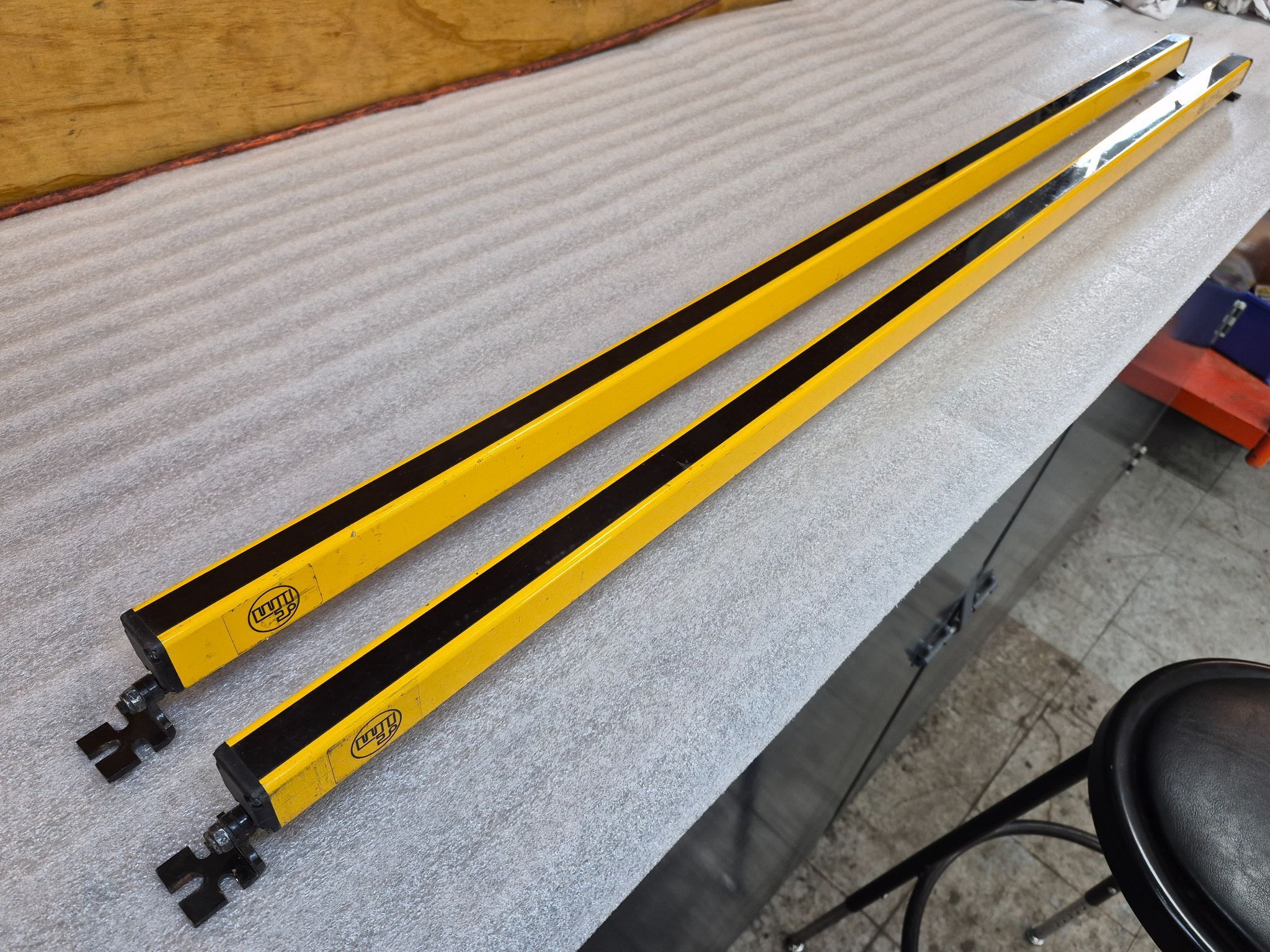 IFM EFECTOR OY048S OYA1210‑30‑4‑12‑P‑1 Light Curtain Set (1210mm) USED 1