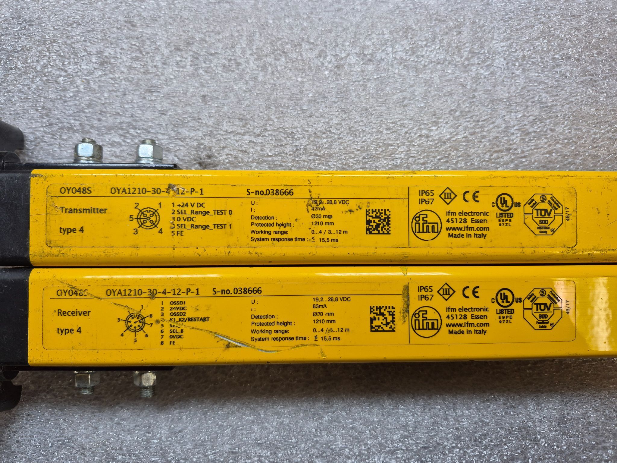 IFM EFECTOR OY048S OYA1210‑30‑4‑12‑P‑1 Light Curtain Set (1210mm) USED 3