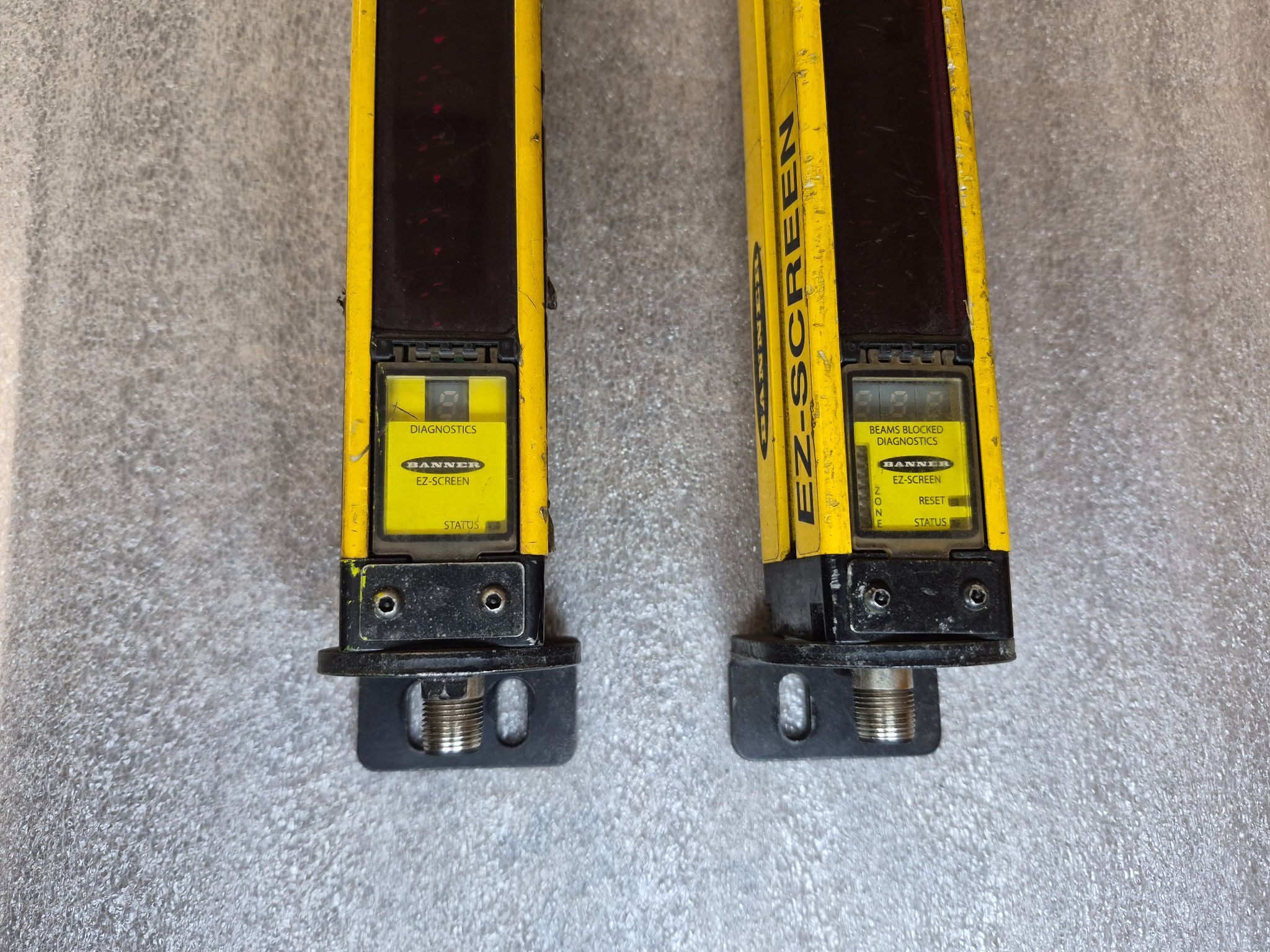 BANNER SLSCR30‑900Q + SLSCE30‑900Q EZ‑Screen Light Curtain Set (900mm) USED 2