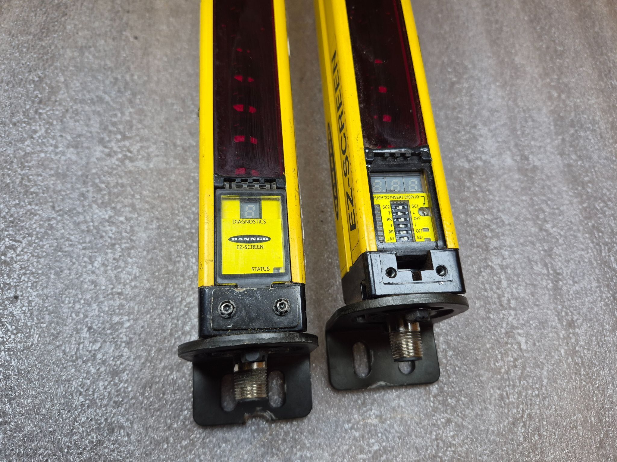 BANNER SLSCE30-600Q + SLSCR30-600Q EZ-Screen Light Curtain Set (600mm) USED 2
