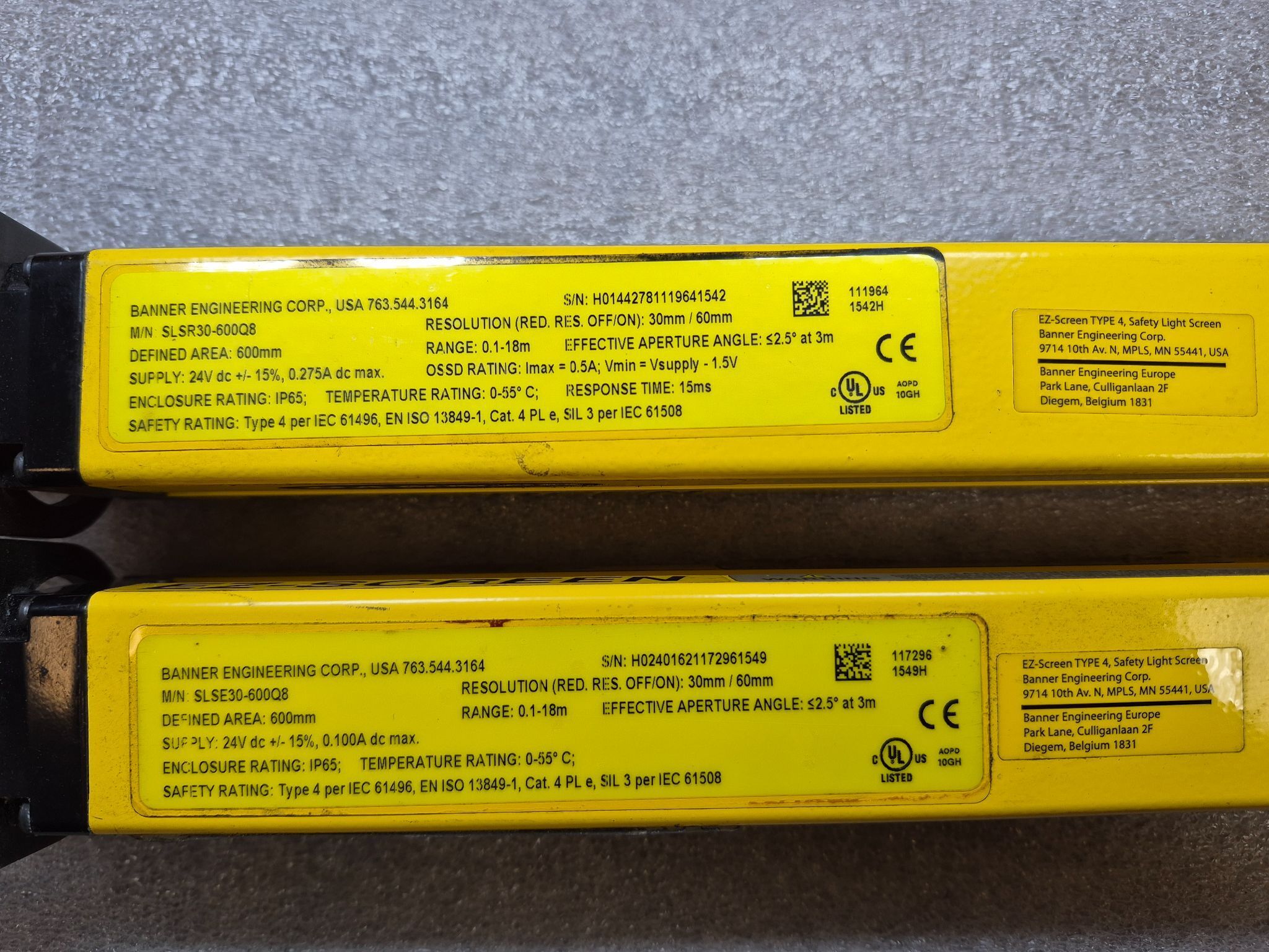 BANNER SLSCE30-600Q + SLSCR30-600Q EZ-Screen Light Curtain Set (600mm) USED 3