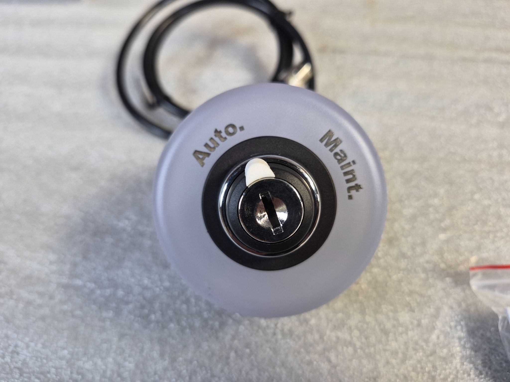 BANNER OS80K2LX3XR1MQP OS80 2-Position Key Switch NEW 2