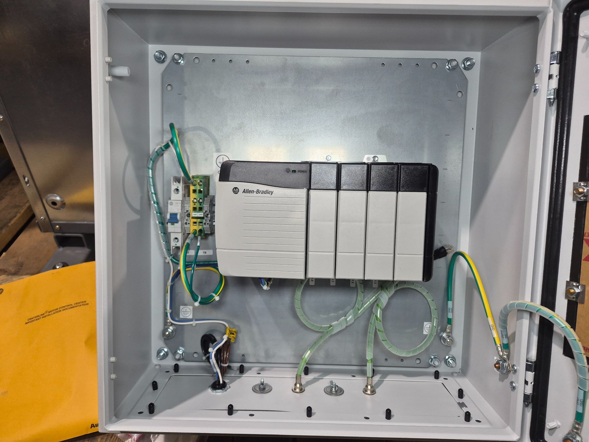 Factory Assembled ALLEN BRADLEY HMI Enclosure w/ ControlLogix 4-Slot PLC NEW 1