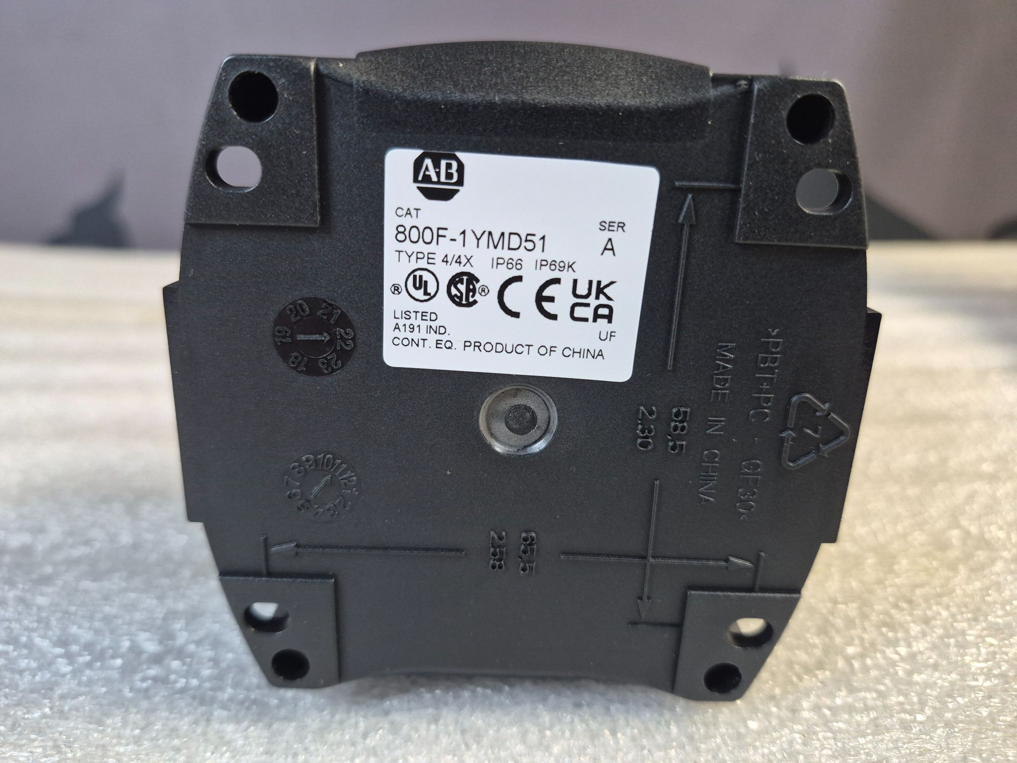 ALLEN BRADLEY 800F-1YMD51 Emergency Stop Control Station 22mm NEW 1