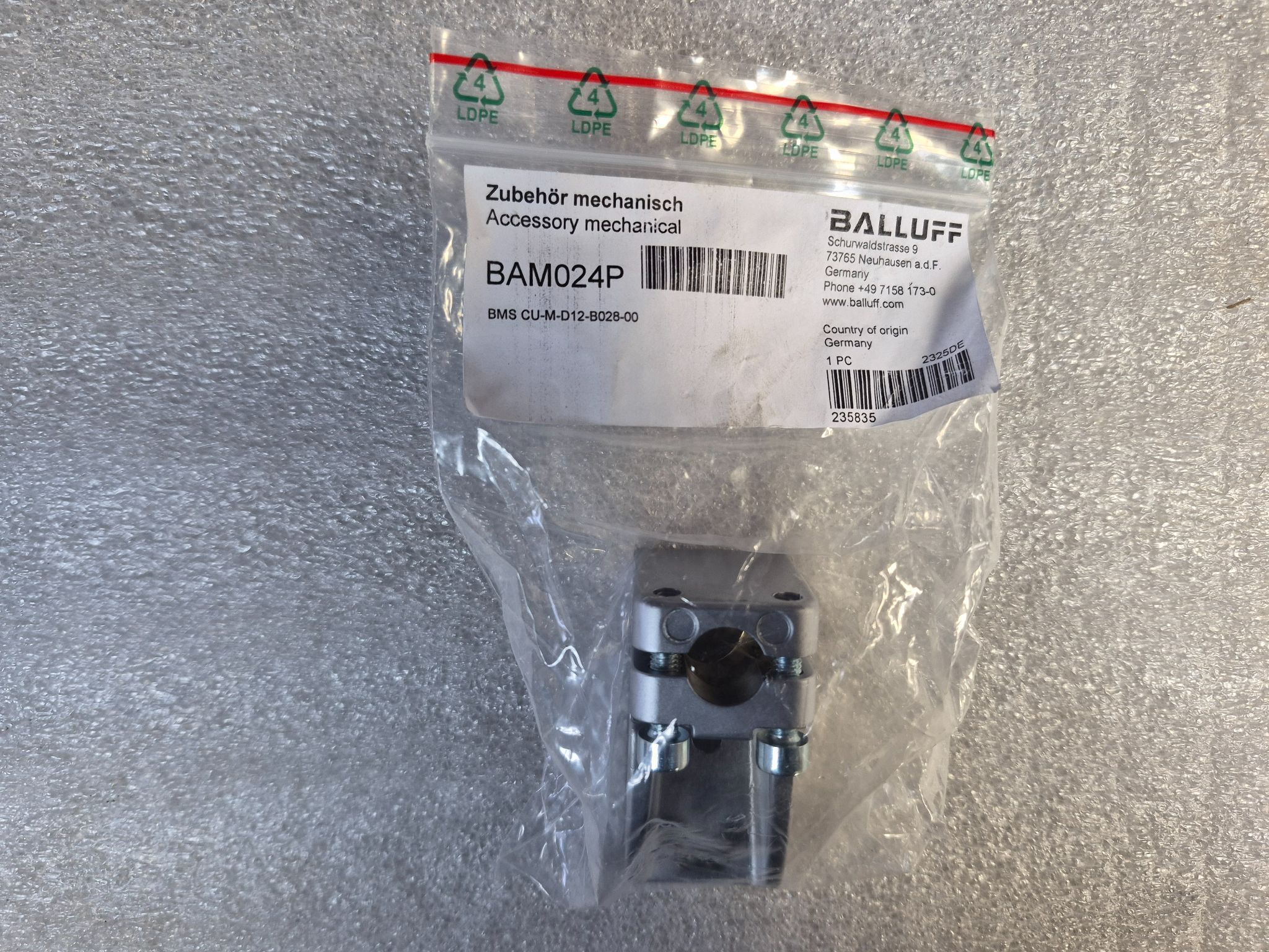 Balluff BMS CU-M-D12-B028-00 Sensor Mounting Bracket BAM024P NEW 0