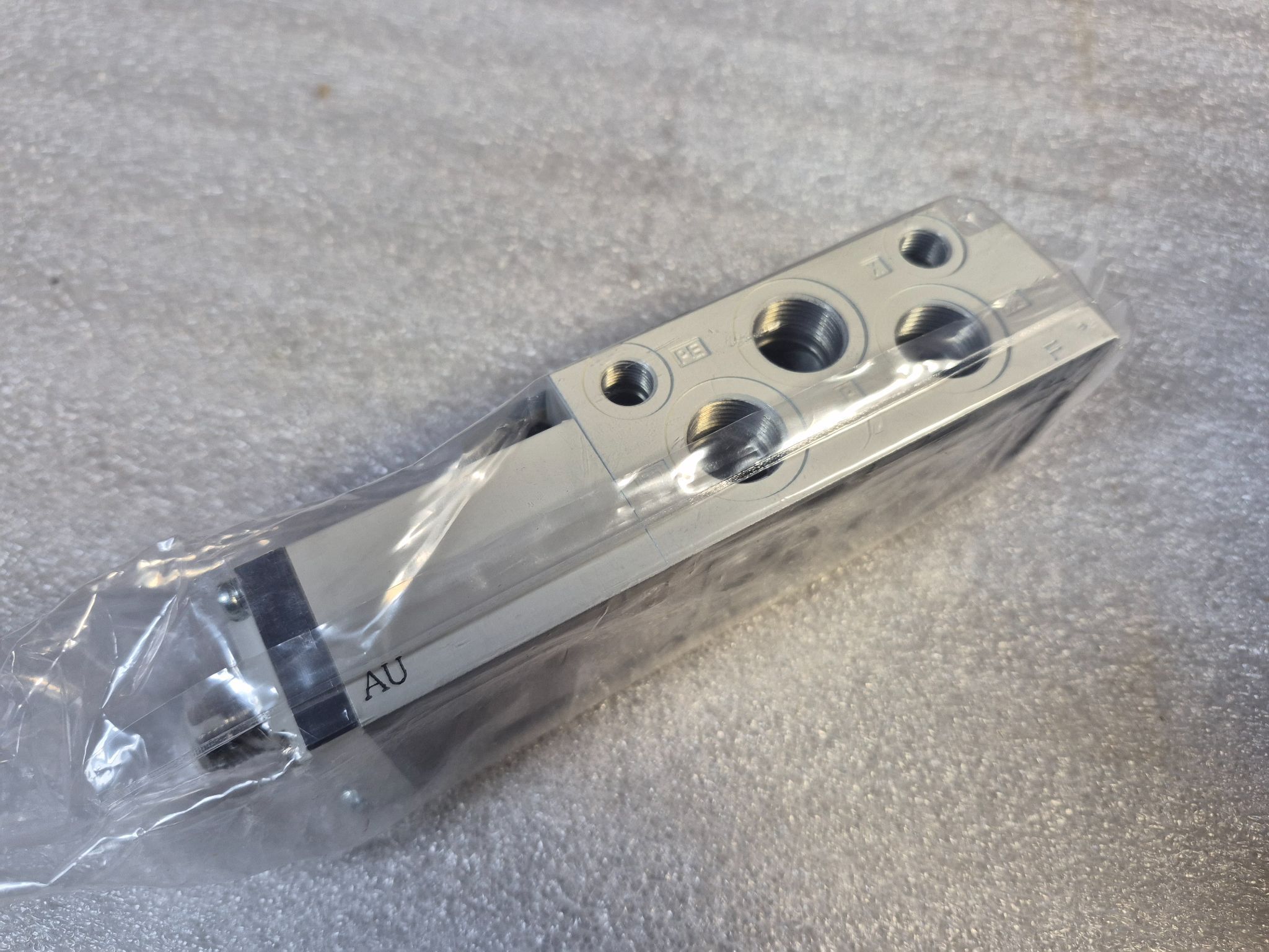 SMC VQ4000‑PW‑03F‑X530 Sub Plate Assembly NEW 1
