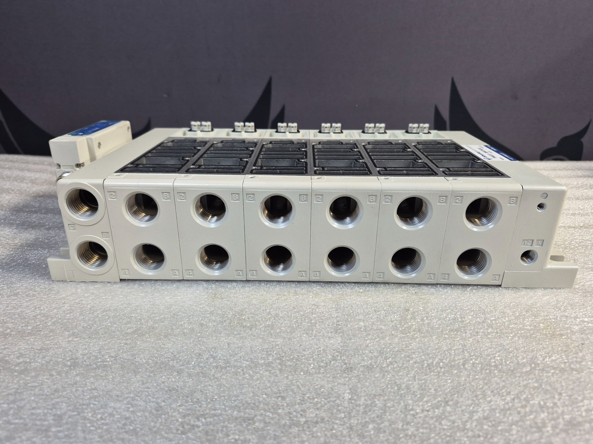 SMC VV5QC51‑0604TSKAN 6 Port VQC Manifold w/ EX260‑SIL1 IO‑Link NEW 1