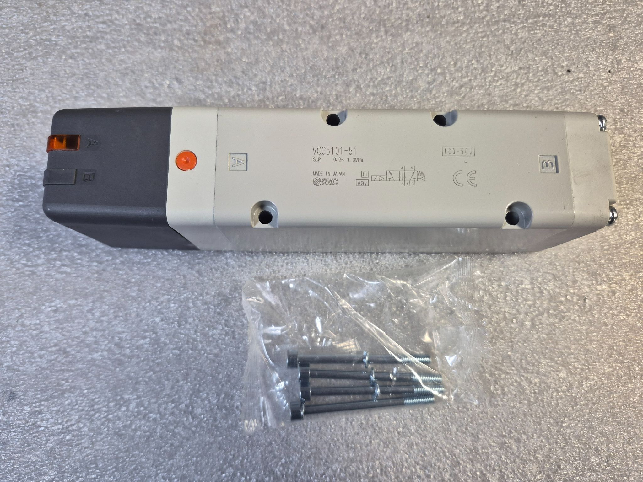 SMC VQC5101‑51 VQC5000 Series 5‑Port Solenoid Valve NEW 1
