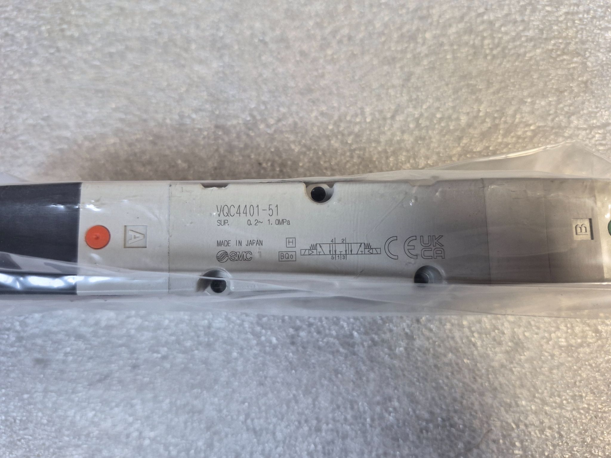 SMC VQC4401‑51 VQC4000 5‑Port Solenoid Valve NEW 1