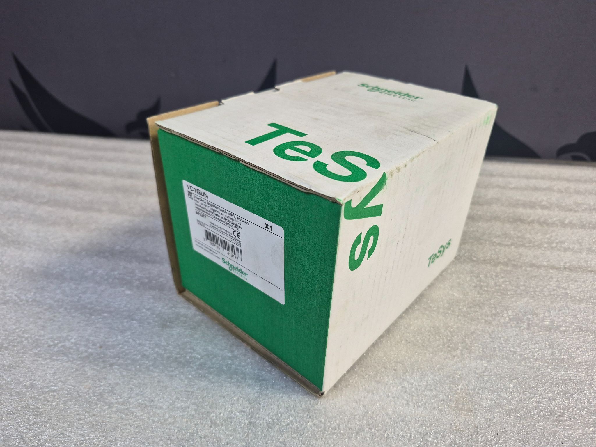 Schneider Electric VC1GUN Emergency Stop Main Switch IP55 Enclosure NEW 0