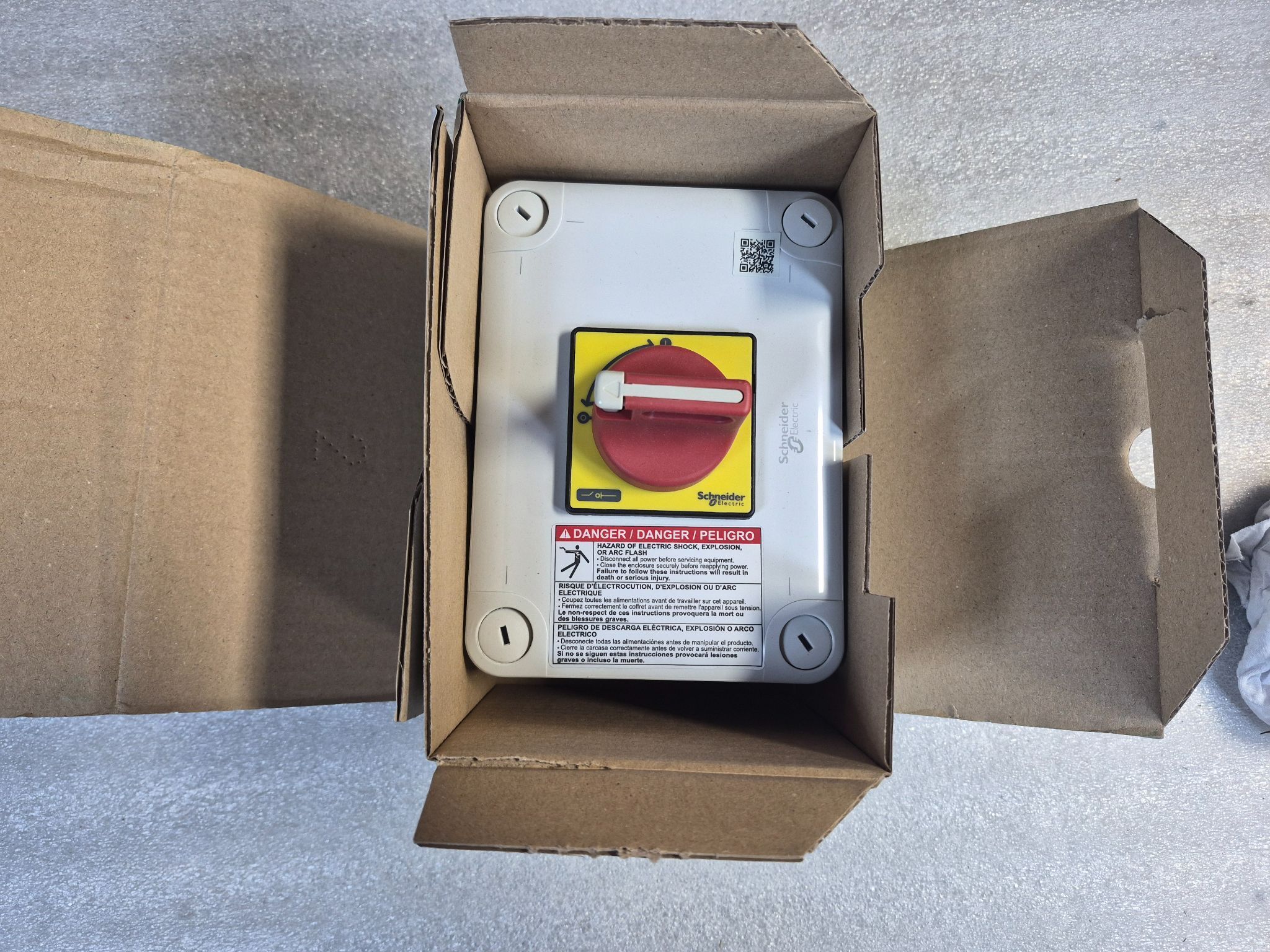 Schneider Electric VC1GUN Emergency Stop Main Switch IP55 Enclosure NEW 2