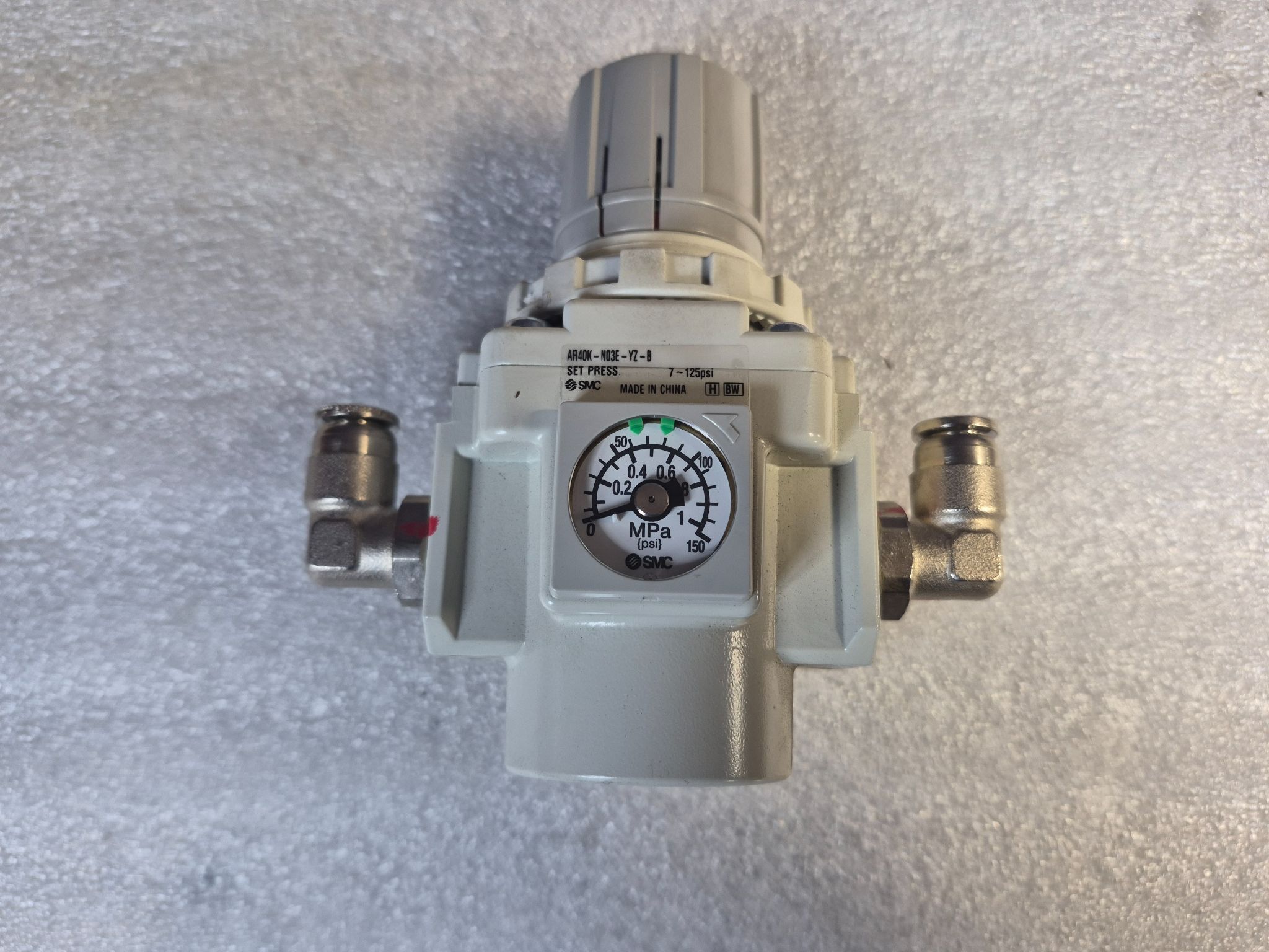 SMC AR40K-N02E-YZ-B Modular Air Regulator with Gauge USED 0