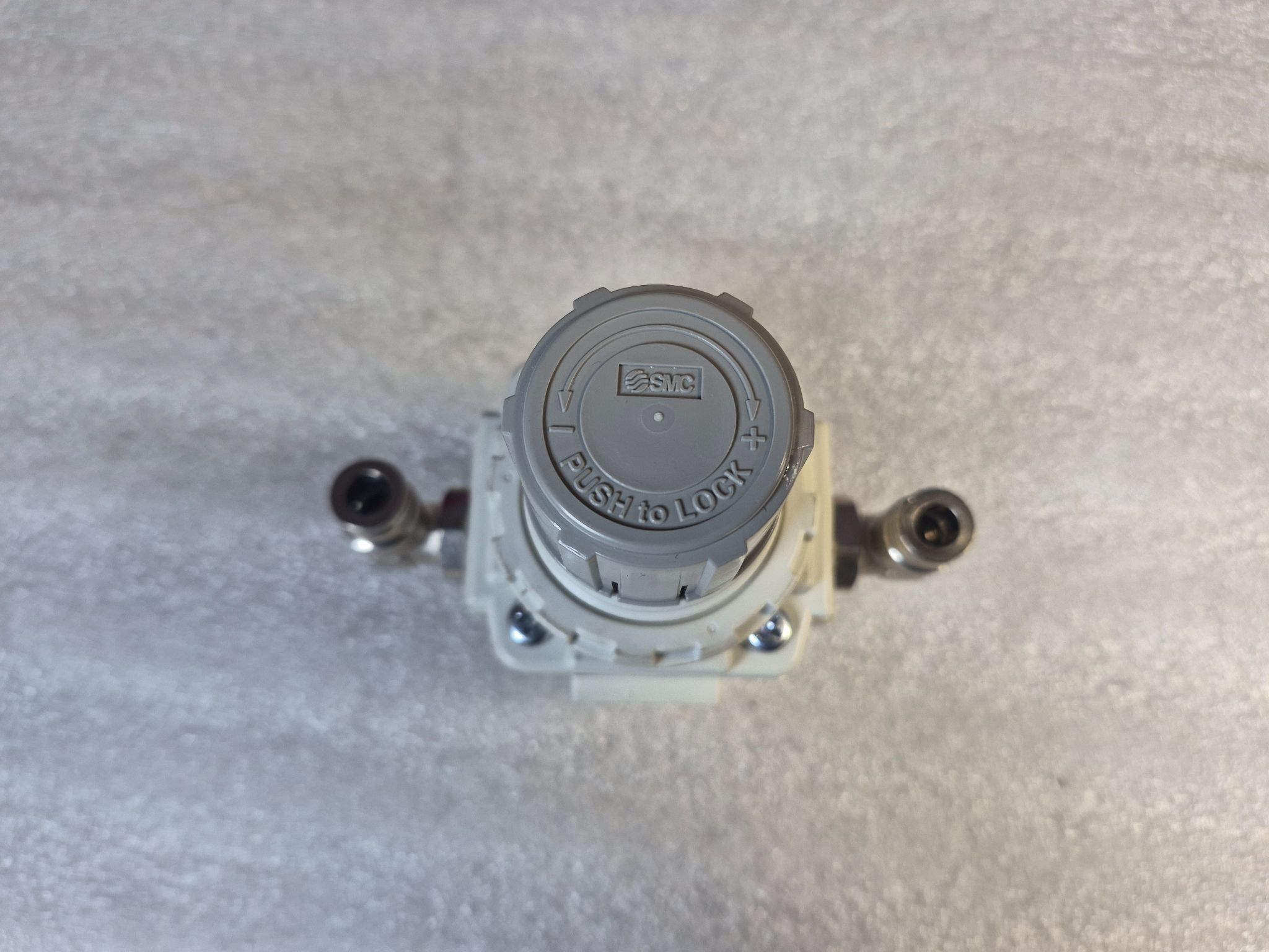 SMC AR40K-N02E-YZ-B Modular Air Regulator with Gauge USED 1