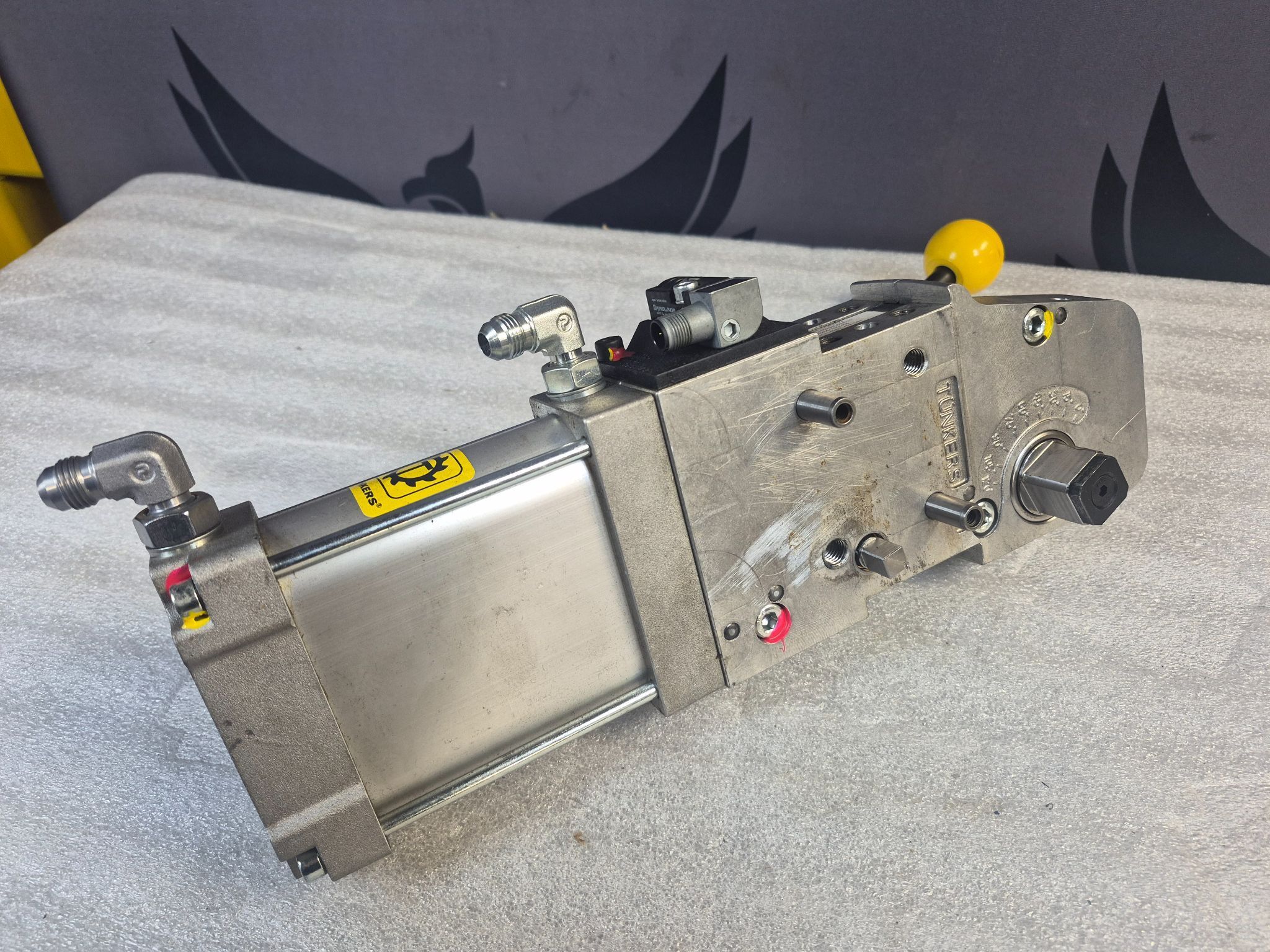TUNKERS VU 63.1 BR2 Z A035 T12 5‑120° Pneumatic Clamp USED 2
