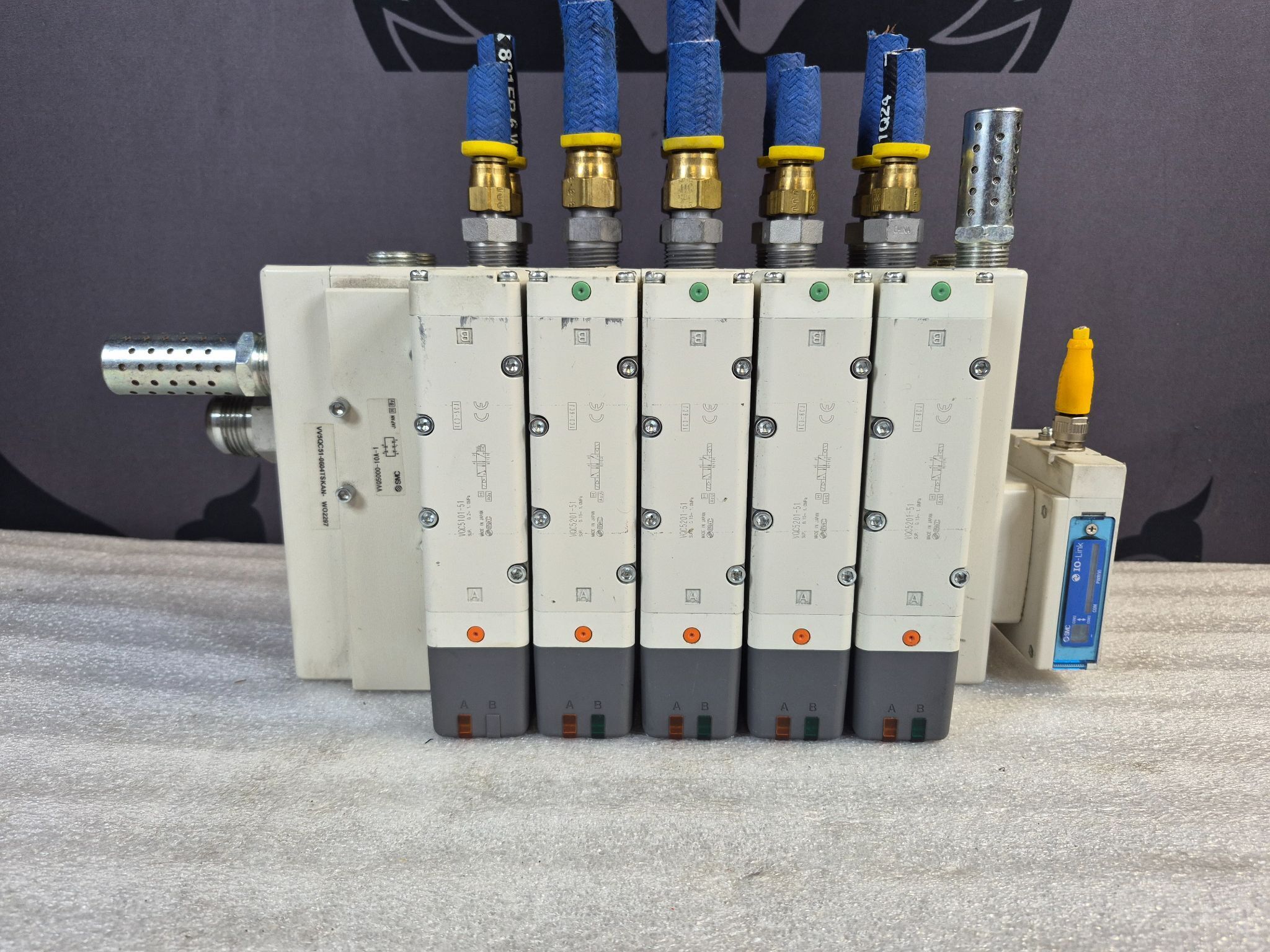 SMC VV5QC51-0604TSKAN Pneumatic Valve Manifold Assembly USED 0