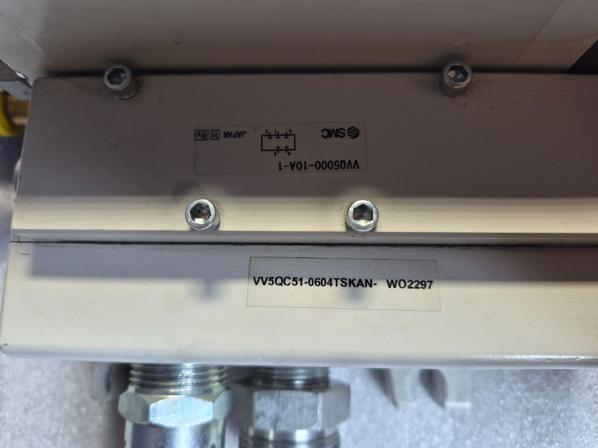 SMC VV5QC51-0604TSKAN Pneumatic Valve Manifold Assembly USED 2