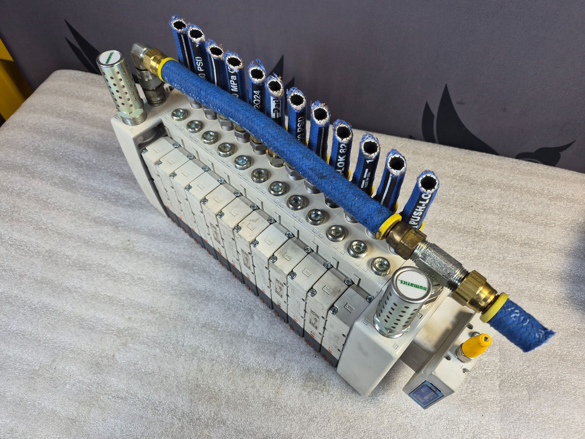 SMC VV5QC41‑1203TSKAN Pneumatic Valve Manifold IO‑Link USED 1