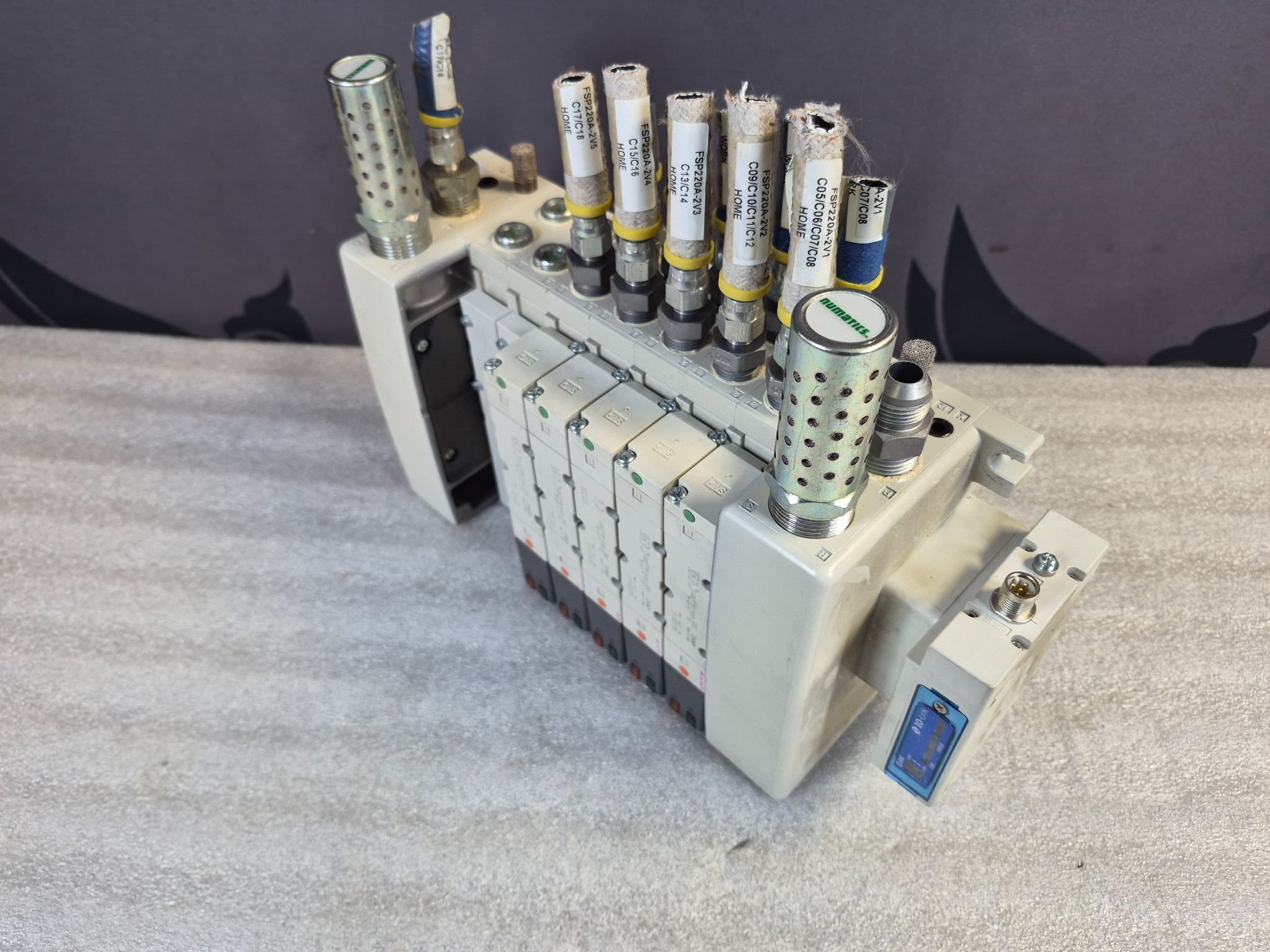 SMC VV5QC41‑0703TSKAN Pneumatic Valve Manifold IO‑Link USED 1