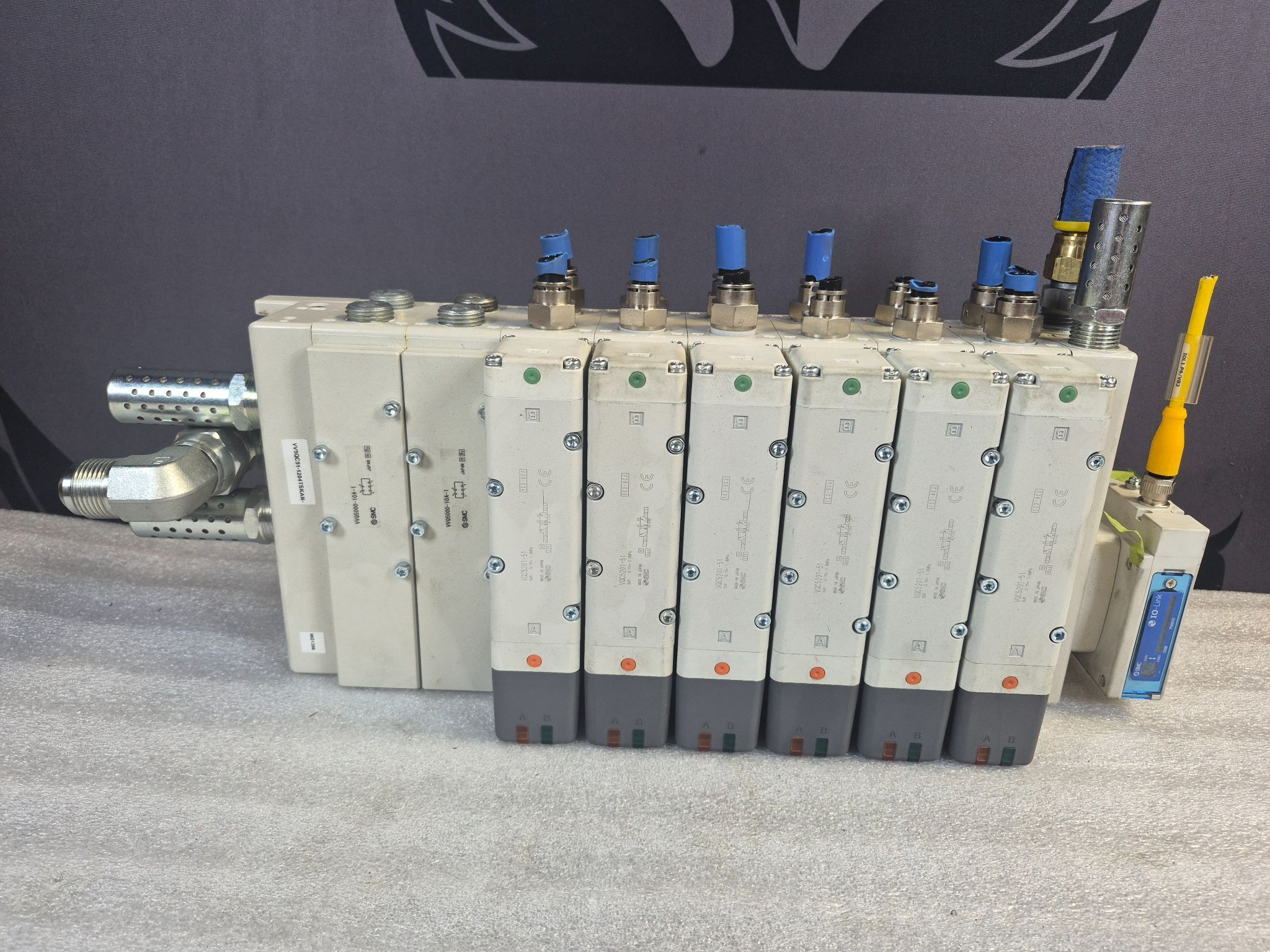 SMC VV5QC51‑1204TSKAN Pneumatic Valve Manifold IO‑Link USED 0