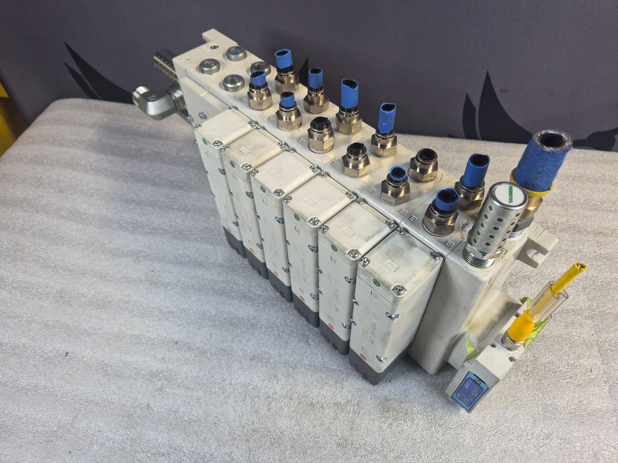 SMC VV5QC51‑1204TSKAN Pneumatic Valve Manifold IO‑Link USED 1