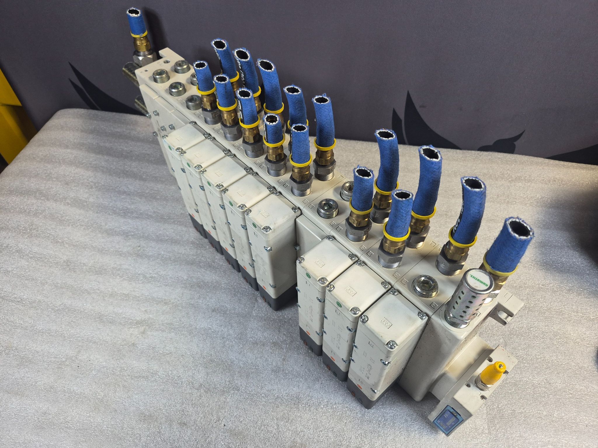 SMC VV5QC51‑1204TSKAN Pneumatic Valve Manifold IO‑Link USED 1