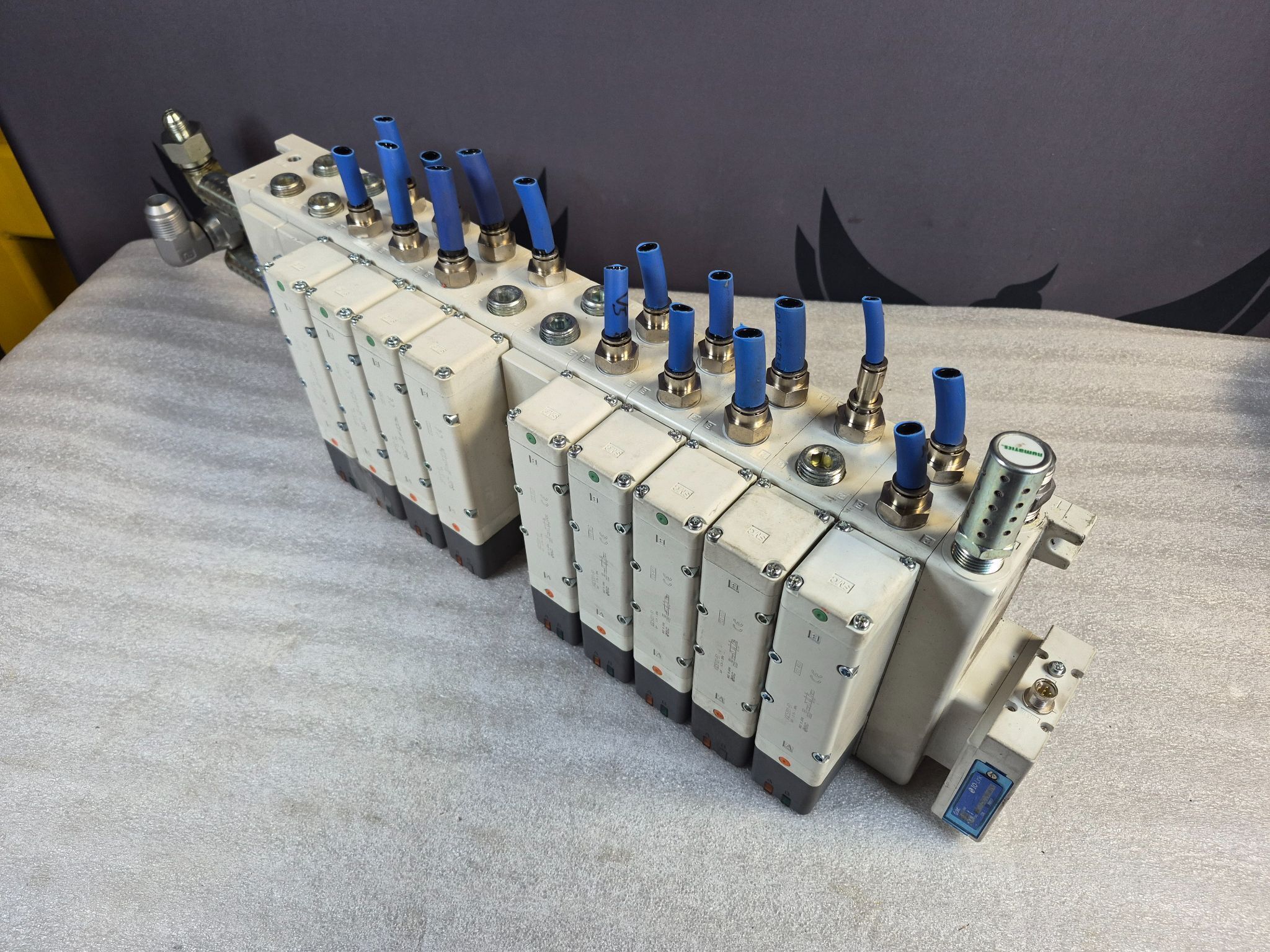 SMC VV5QC51‑1204TSKAN Pneumatic Valve Manifold IO‑Link USED 1