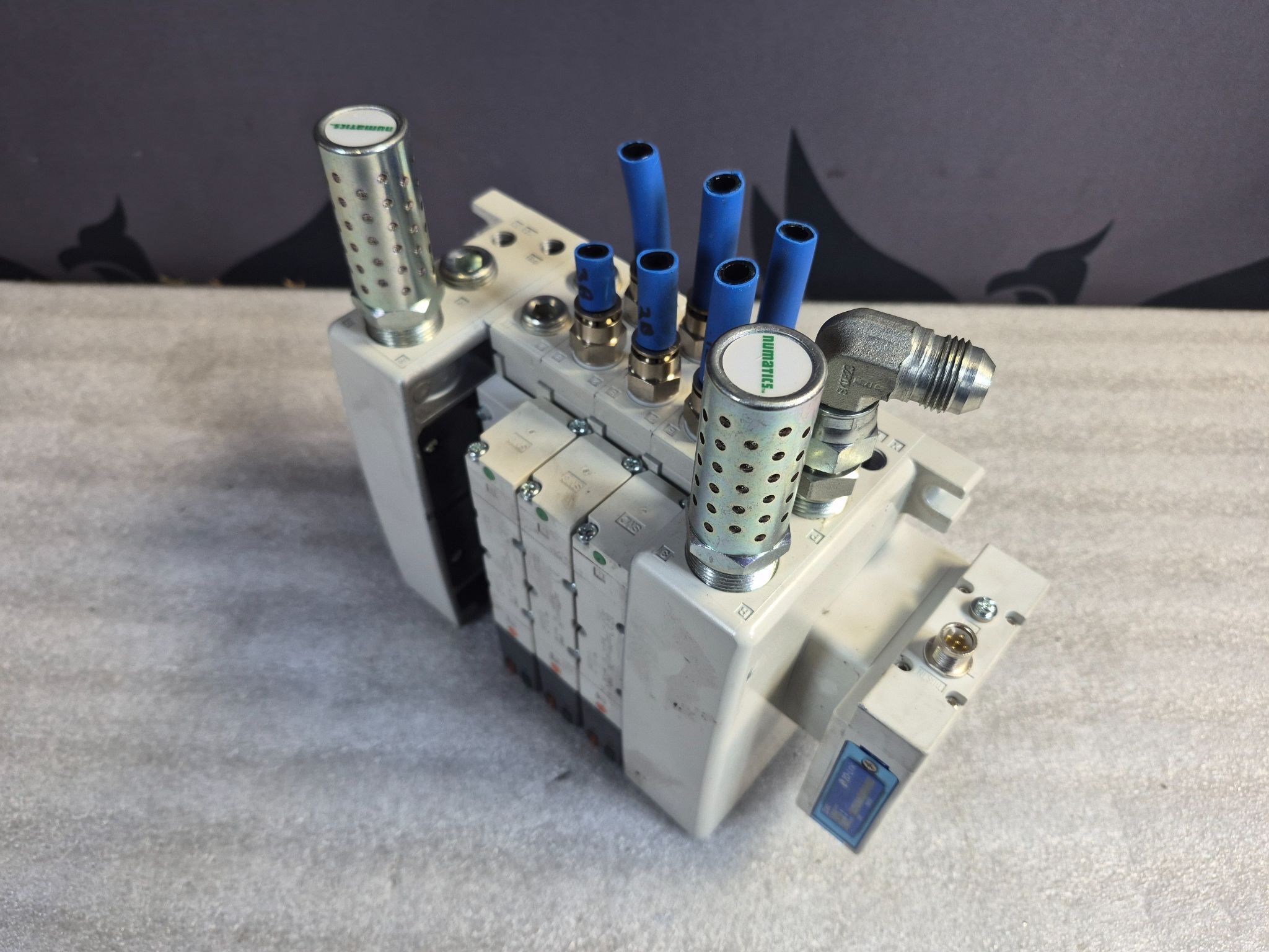 SMC VV5QC41‑0403TSKAN Pneumatic Valve Manifold IO‑Link USED (3× VQC4201‑51) 1