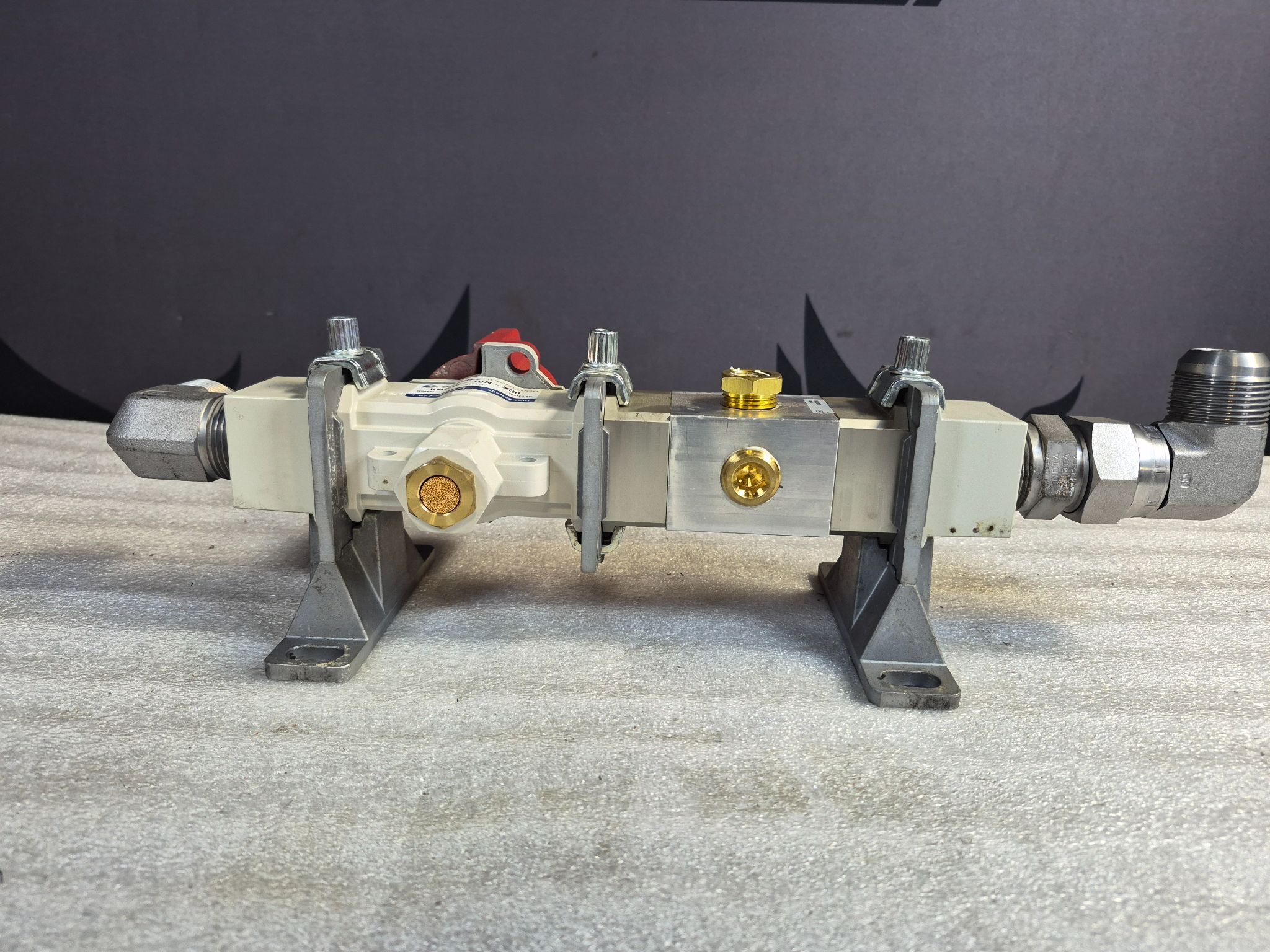 SMC VHS50‑10N‑X30 Manual Lockout Shut‑Off Valve USED 1