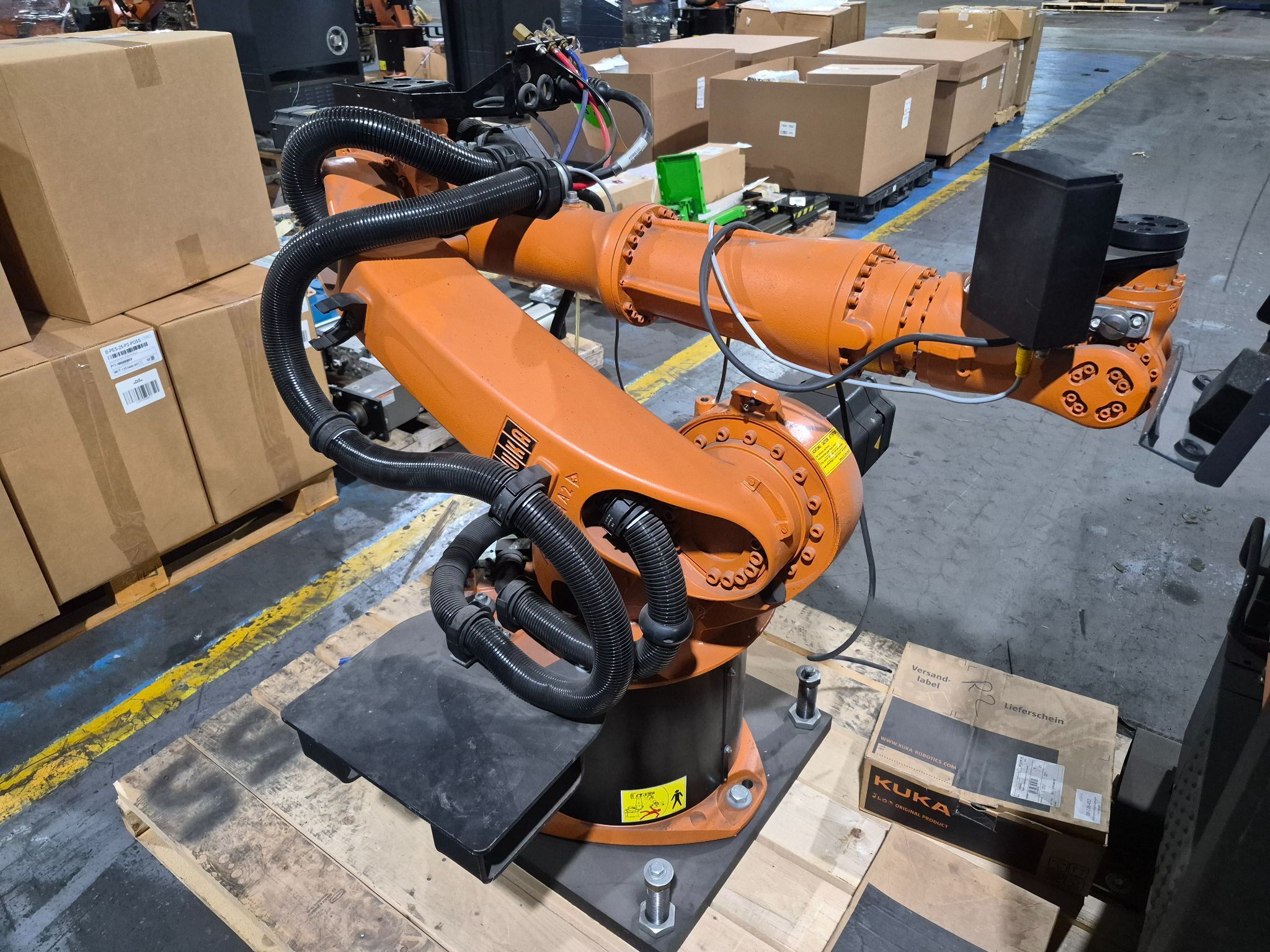 KUKA KR 16 L6-2 Robot Complete w/ KR C4 NA Controls NEW (Missing Pendant) 3