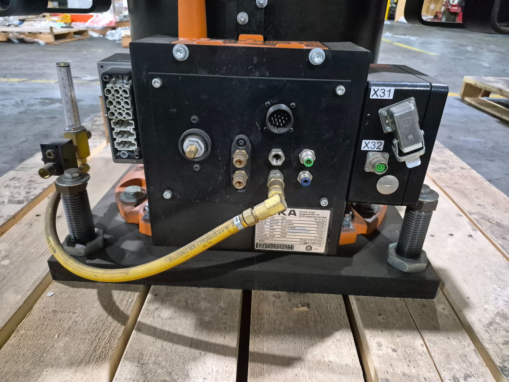 KUKA KR 16 L6-2 Robot Complete w/ KR C4 NA Controls NEW (Missing Pendant) 4
