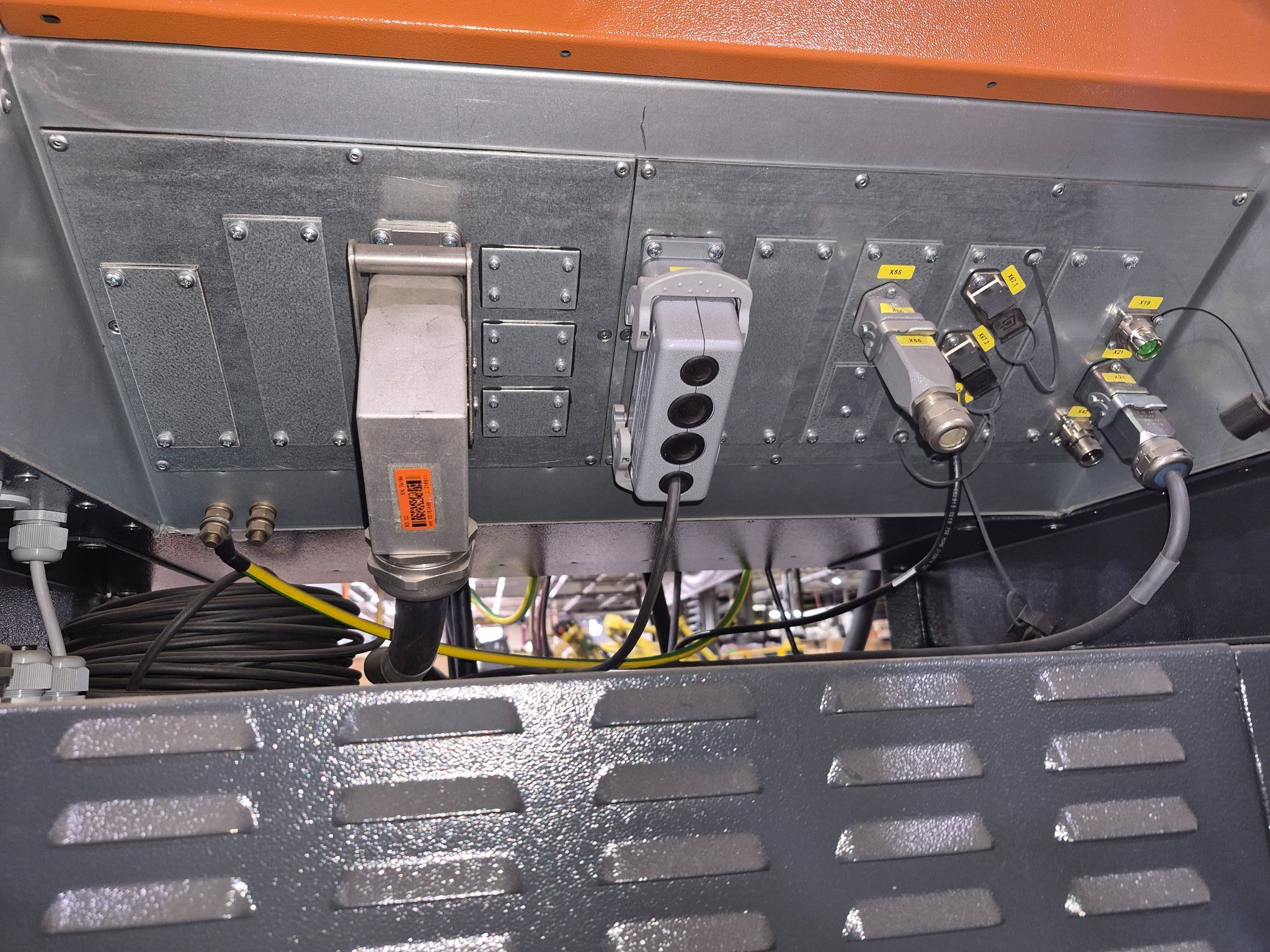 KUKA KR 16 L6-2 Robot Complete w/ KR C4 NA Controls NEW (Missing Pendant) 8