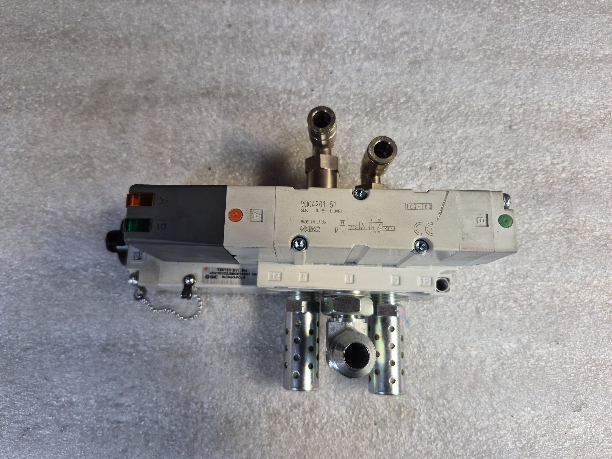 SMC VQ4000-PW-DAK00314 Solenoid Valve Subplate Assembly USED 0