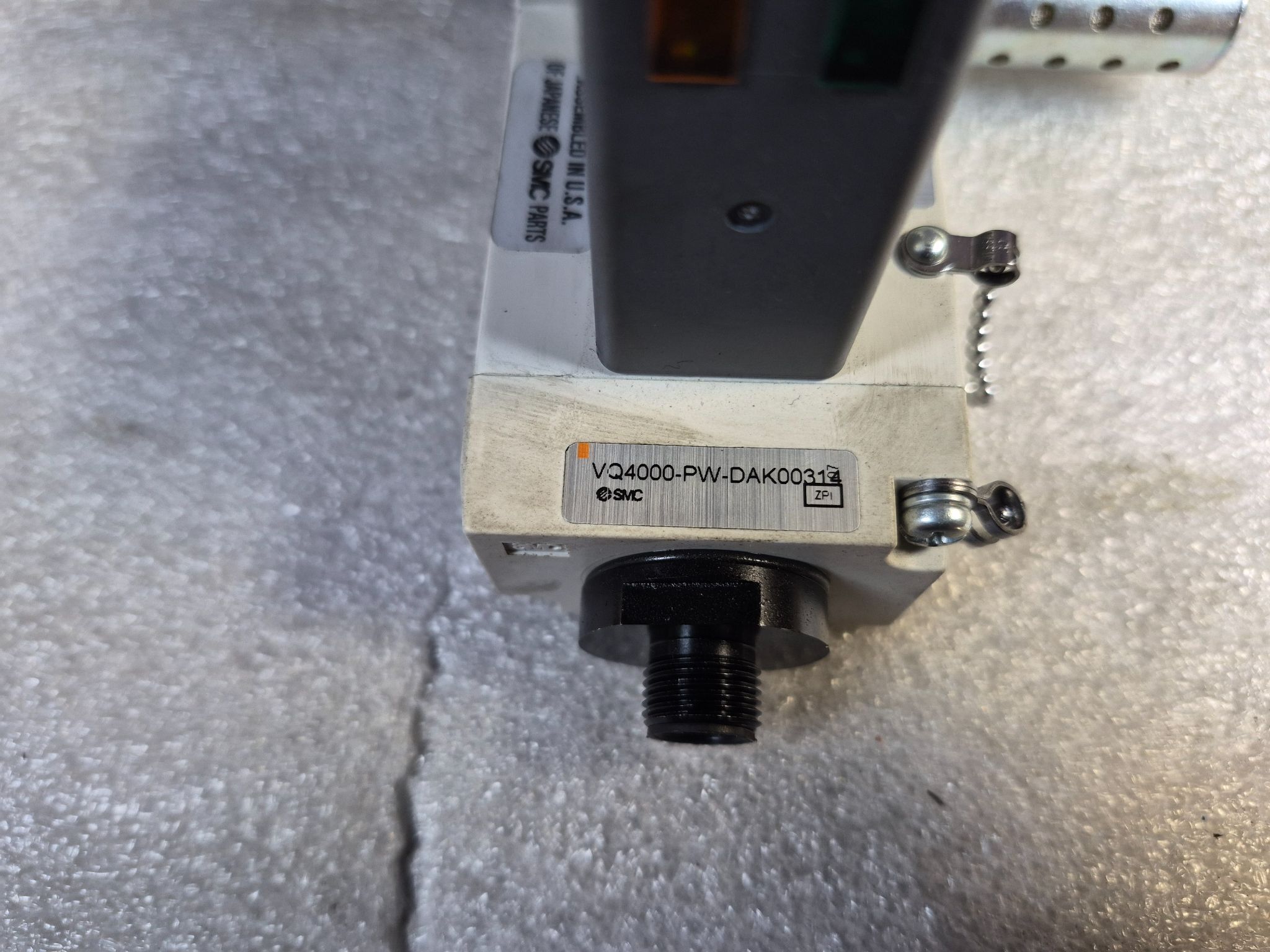 SMC VQ4000-PW-DAK00314 Solenoid Valve Subplate Assembly USED 1