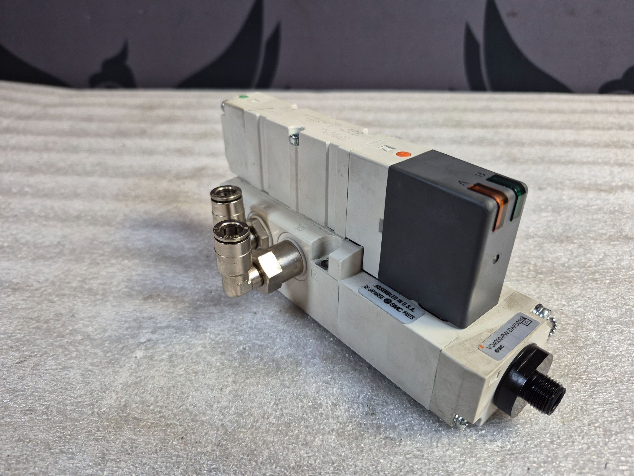SMC VQ4000-PW-DAK00314 Solenoid Valve Subplate Assembly USED 3