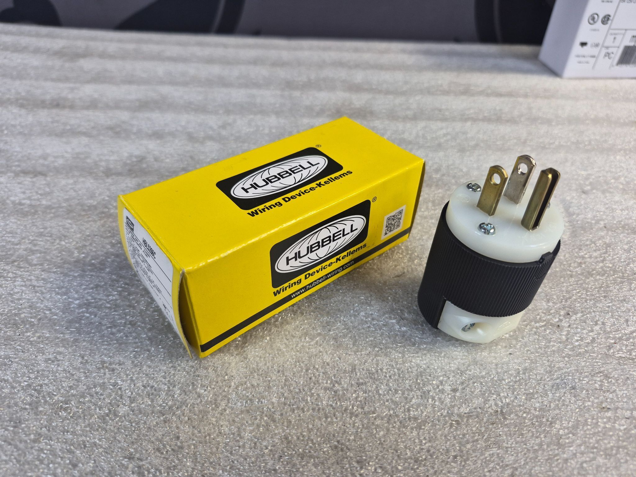 HUBBELL HBL5266C Straight Blade Plug 15A 125V NEW 1