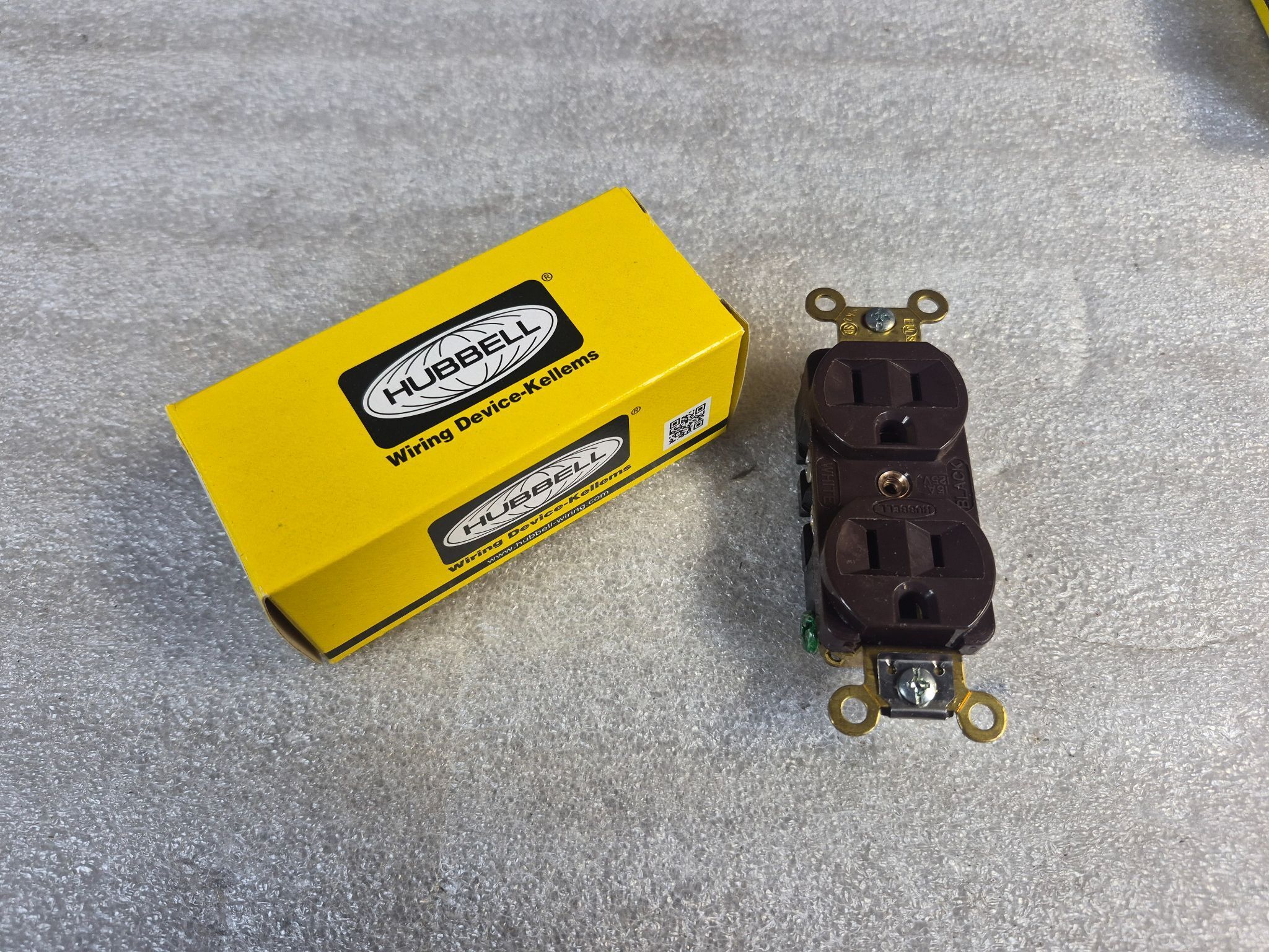 HUBBELL HBL5252 Duplex Receptacle 15A 125V NEW 1