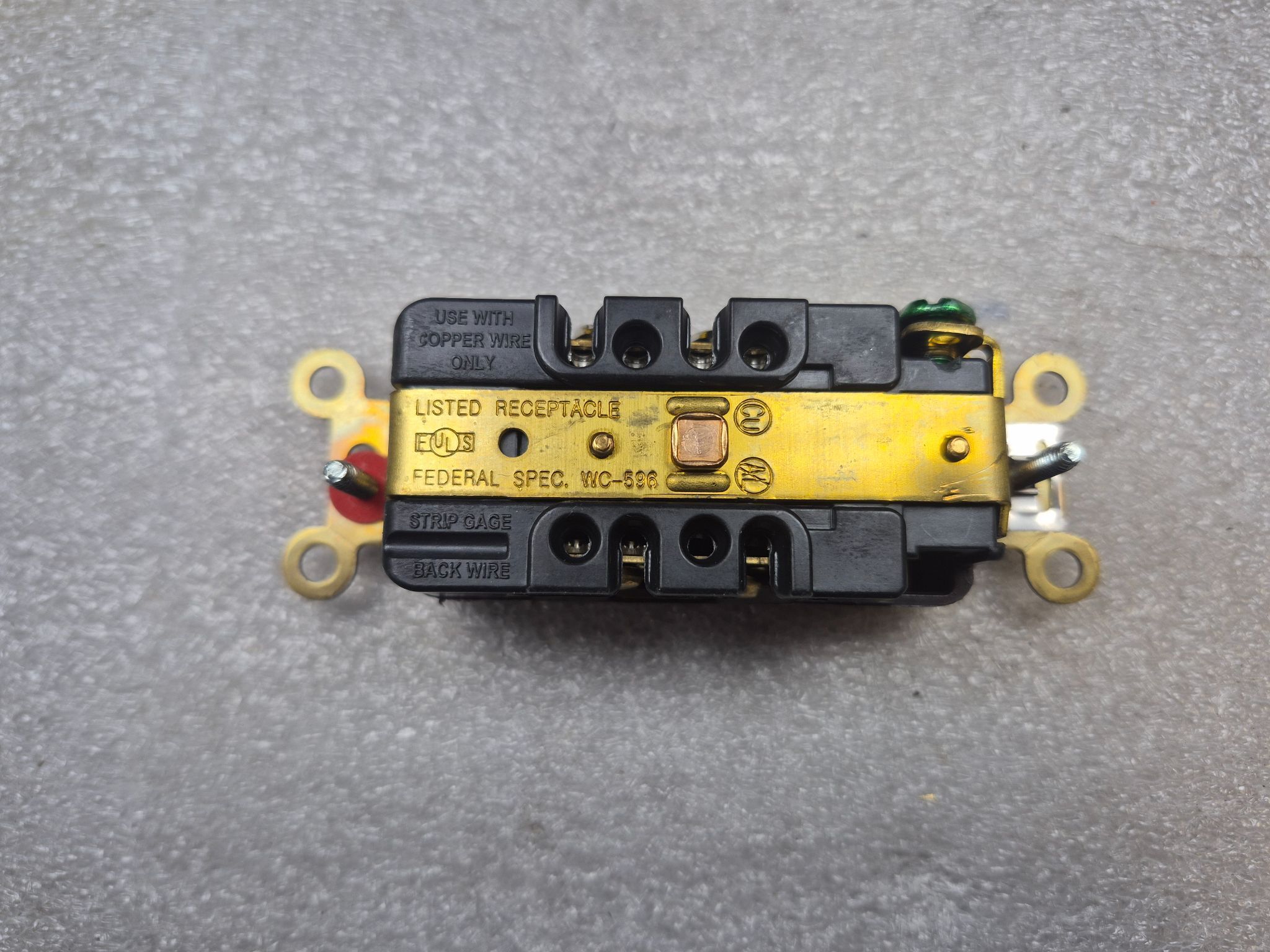 HUBBELL HBL5252 Duplex Receptacle 15A 125V NEW 2