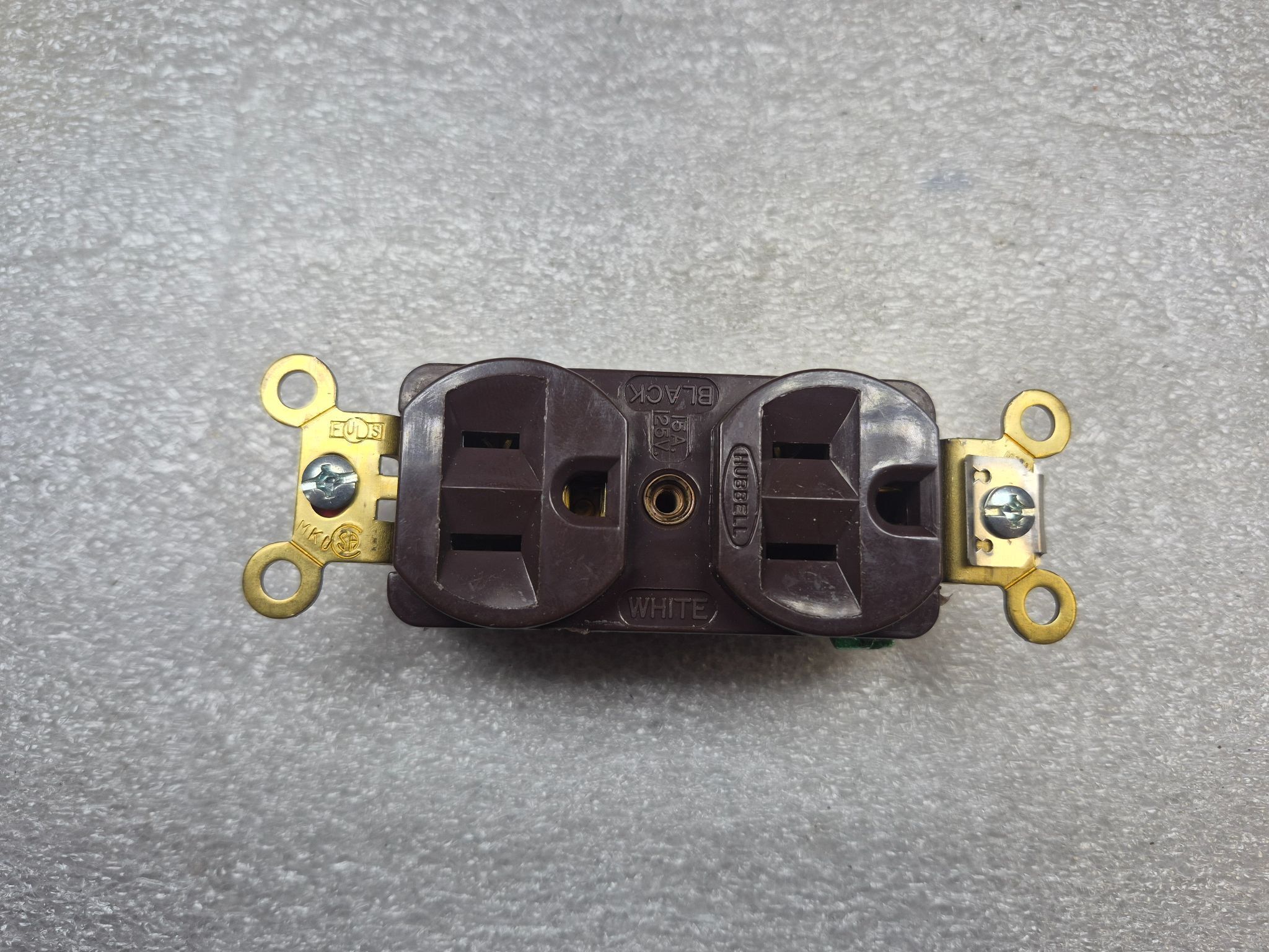 HUBBELL HBL5252 Duplex Receptacle 15A 125V NEW 3
